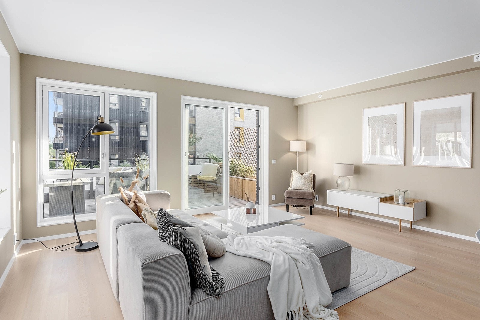 Leiligheten er meget tiltalende med soneregulert vannbåren gulvvarme, balansert ventilasjon og moderne uttrykk. Galleribilde