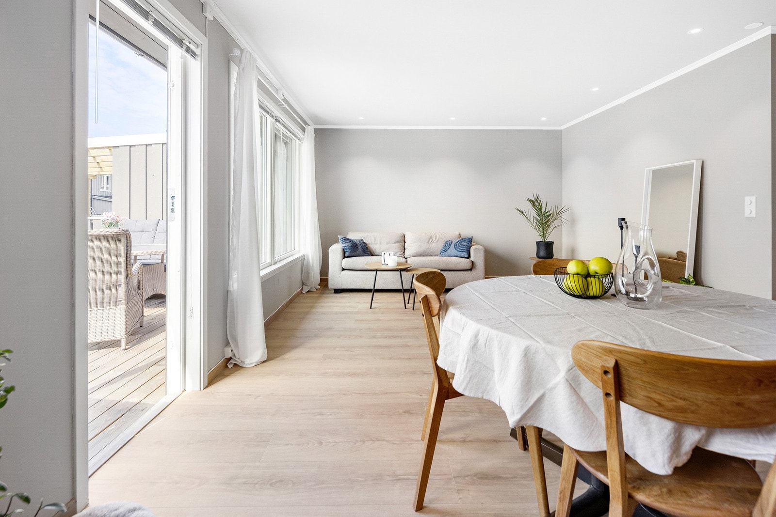 Lyse, slette overflater samt moderne fargetoner gjør det veldig enkelt å innrede etter ønske. Galleribilde