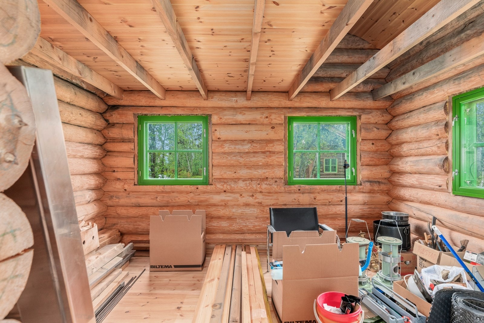 Dyrtjønnfeltet 62 er uinnredet. Ei hytte med stort potensiale. Se salgsoppgave med vedlagte tegninger som viser hva som var planlagt rominndeling og innredning. Galleribilde