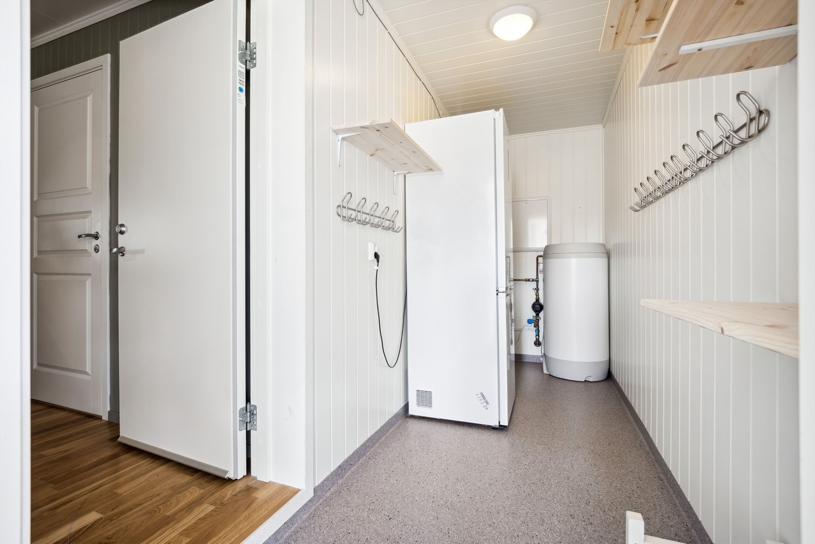 Bod/teknisk rom med både innvendig og utvendig adkomst. Galleribilde