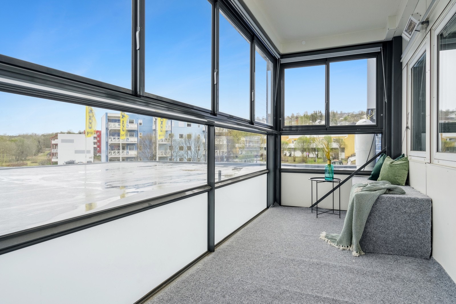 Innglasset balkong Galleribilde