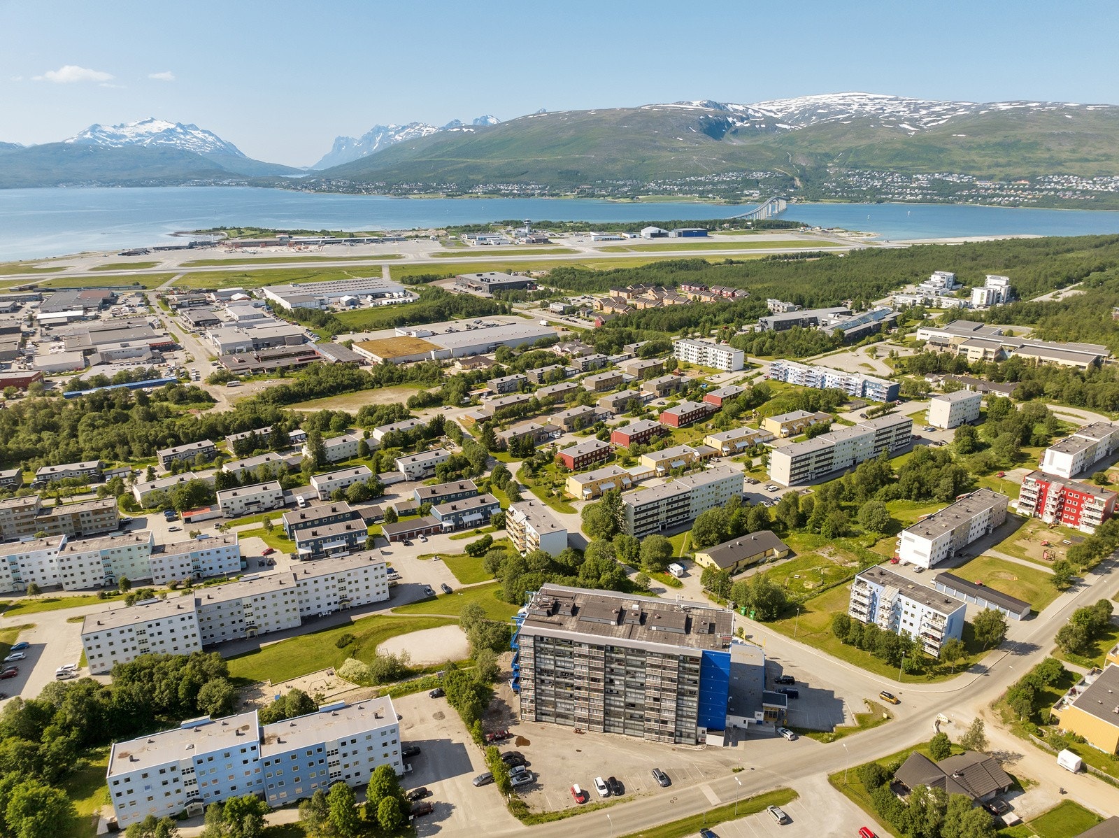 Blokka ligger meget fint til på Håpet med butikk i samme bygg Galleribilde