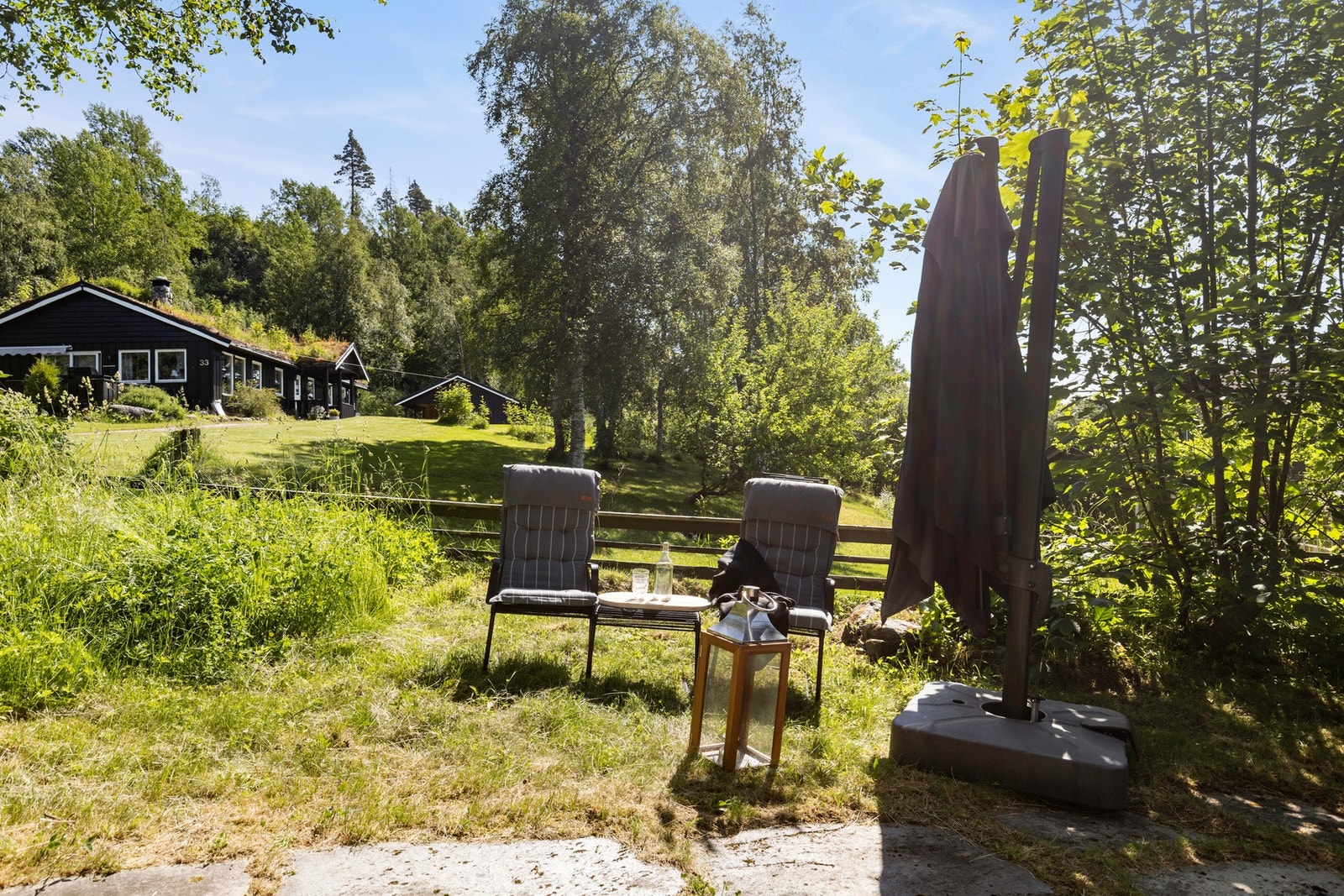 Boligen ligger i kort avstand til barneskoler og ungdomsskole, samt andre servicetilbud. Galleribilde