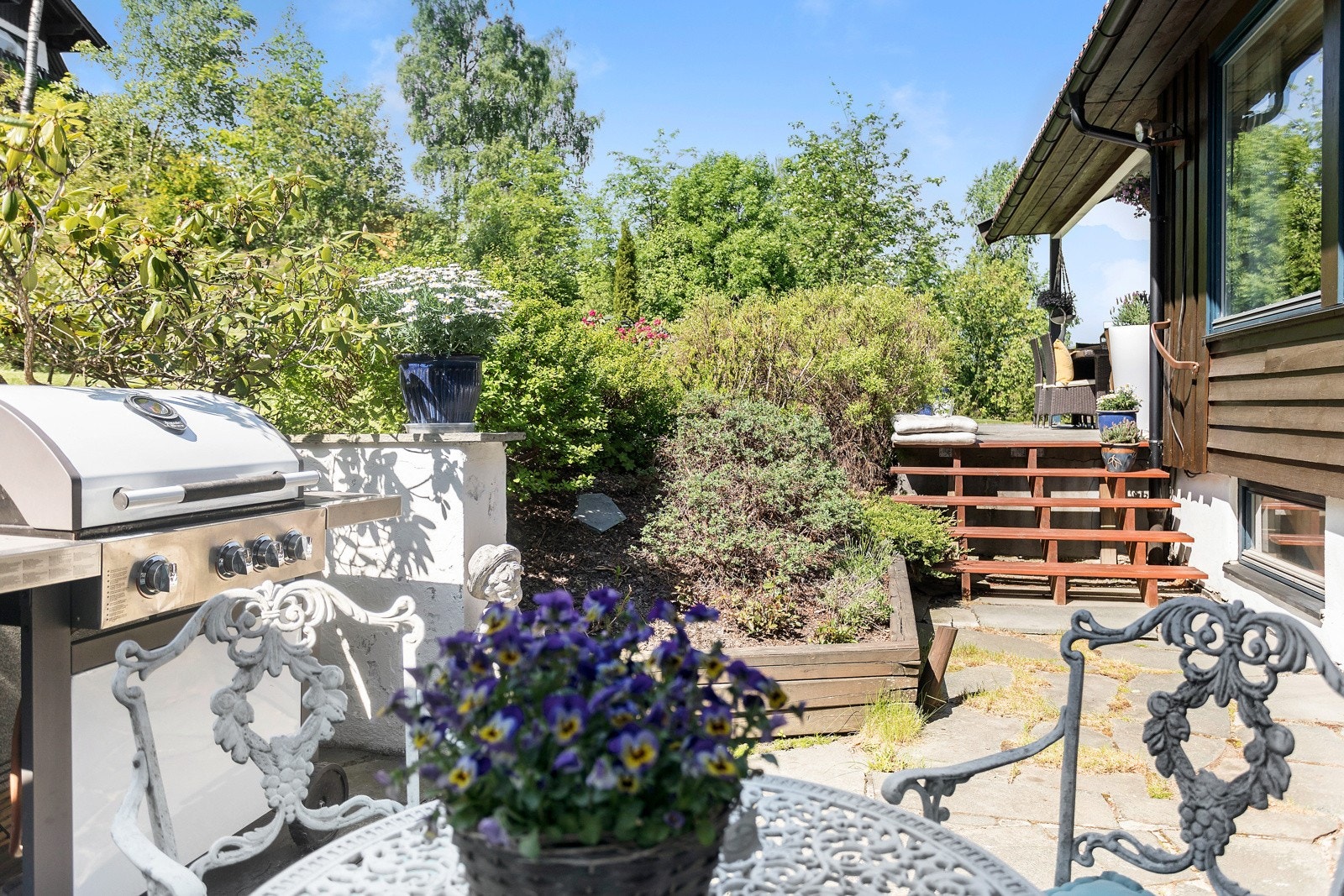 Flere skiferlagte uteområder Galleribilde