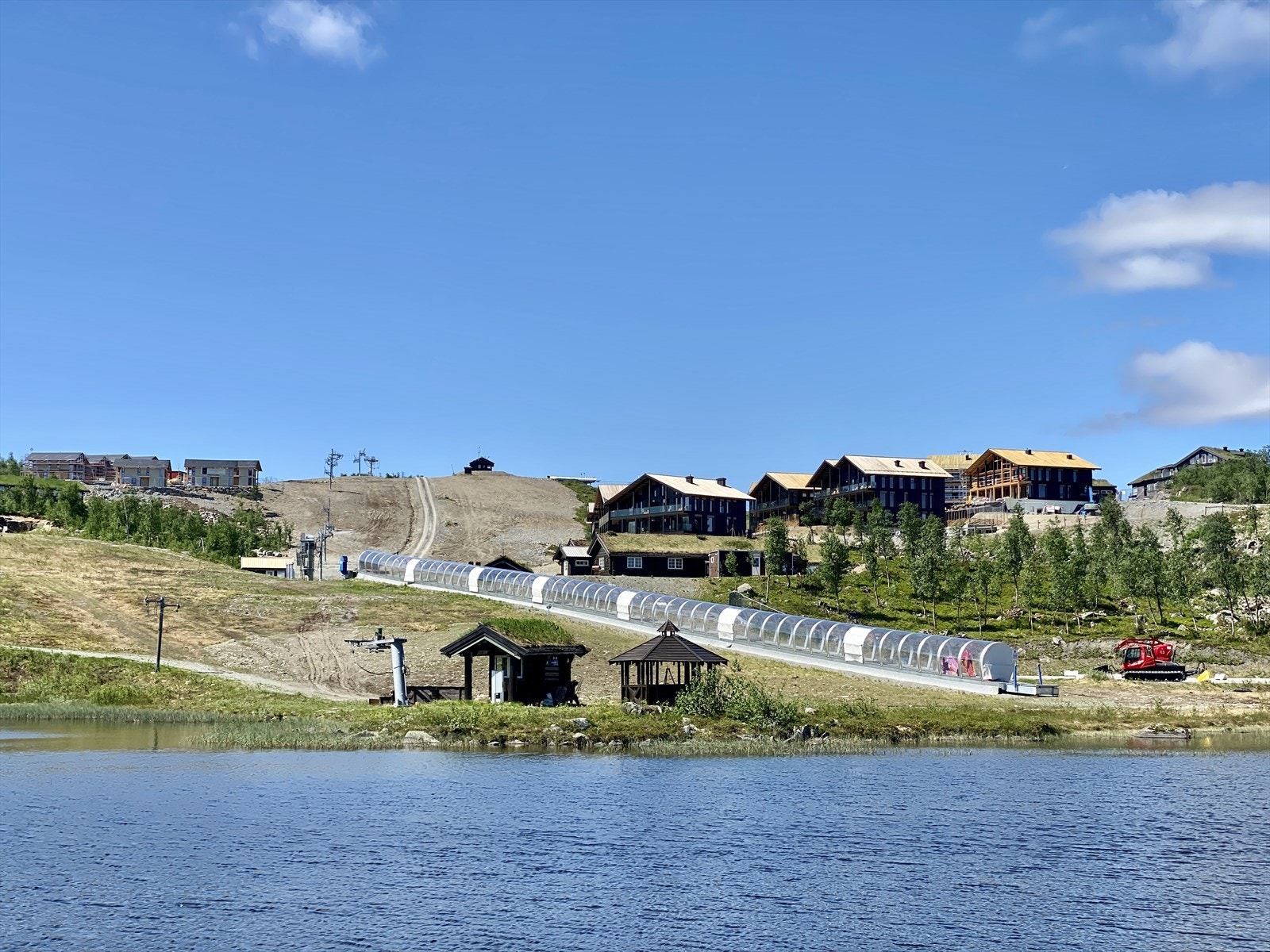 Velkommen til Kikut Alpin Lodge! Nye leiligheter med helt rå beliggenhet ved skibakken. Se www.kikutalpinlodge.no. Galleribilde