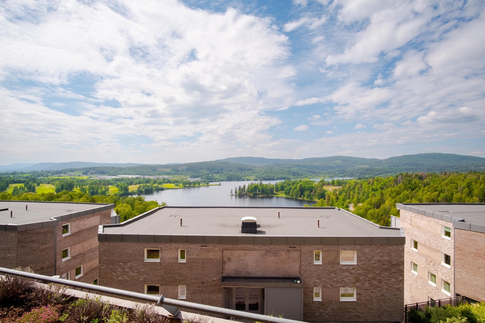 Fantastisk utsikt utover nærområdet og Bogstadvannet. Galleribilde
