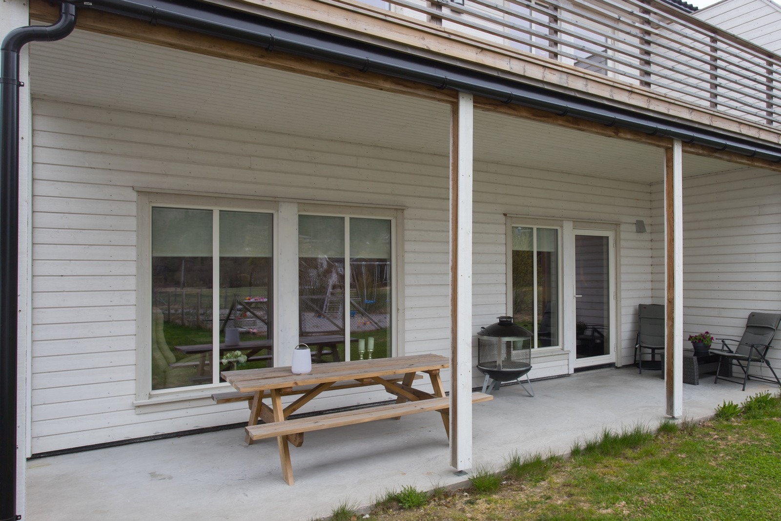 Terrasse på fremside under tak Galleribilde