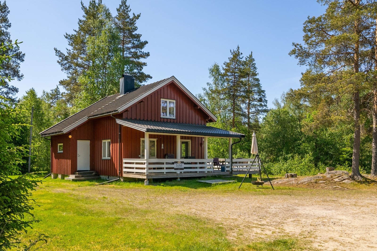 Fritidsboligen ligger fint til, med umiddelbar nærhet til naturen. Galleribilde