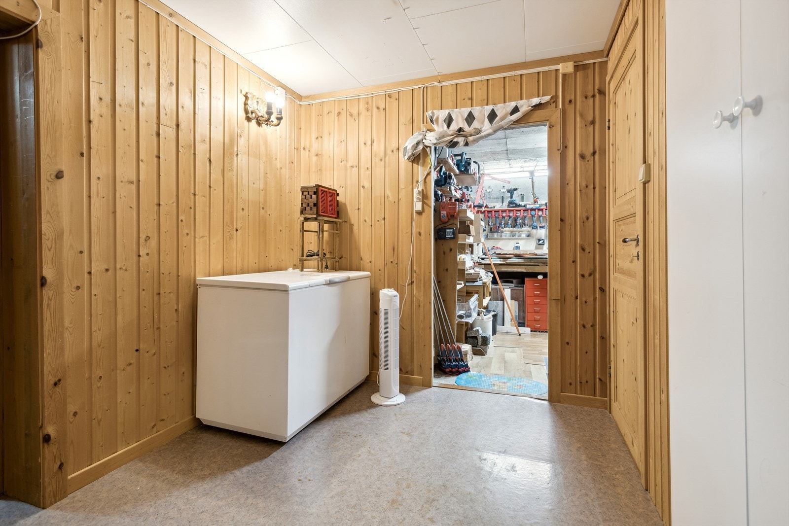 Romslig gang i underetasjen Galleribilde