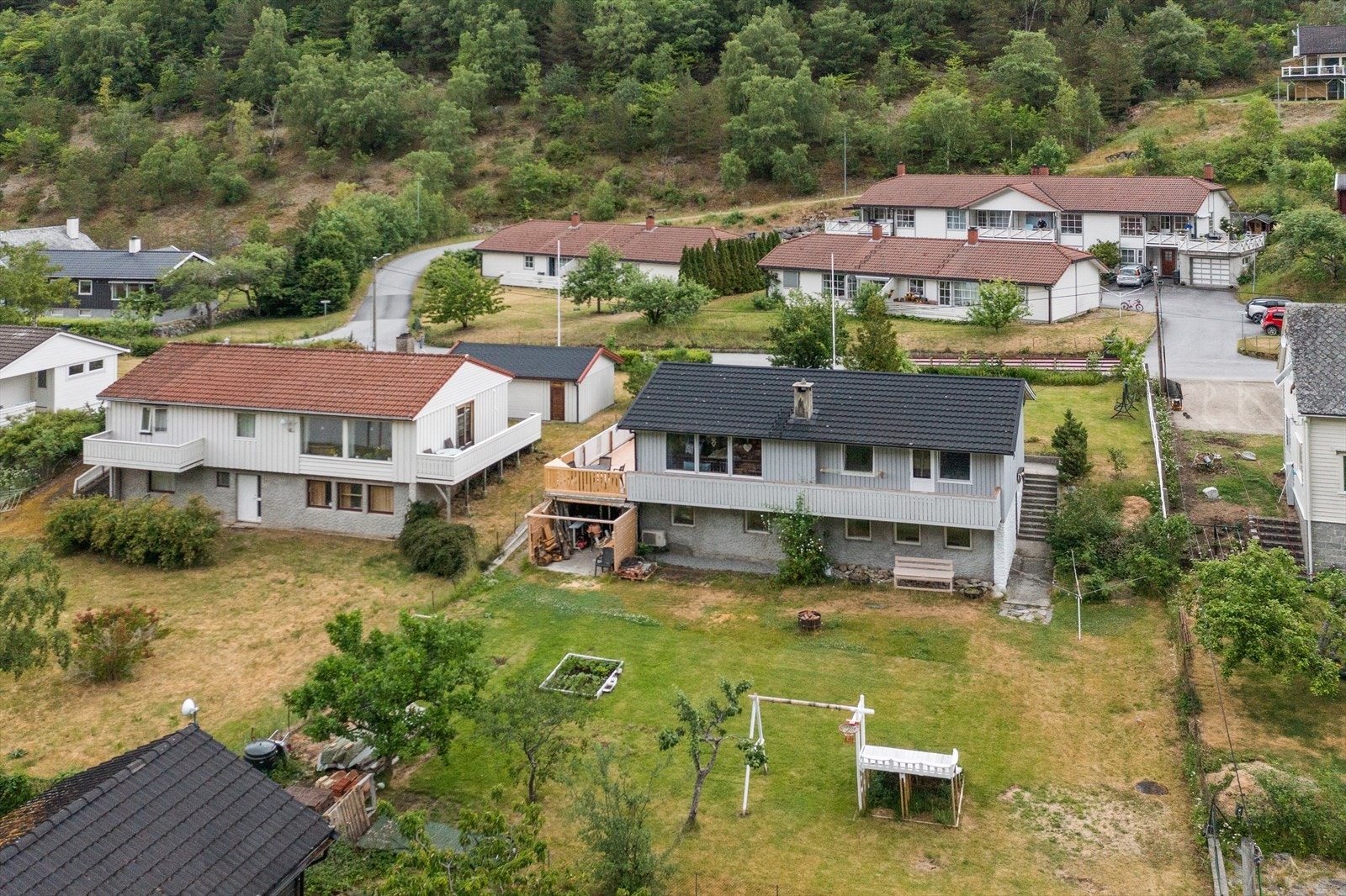 Stor og flat hage gir mange muligheter for barnelek! Galleribilde