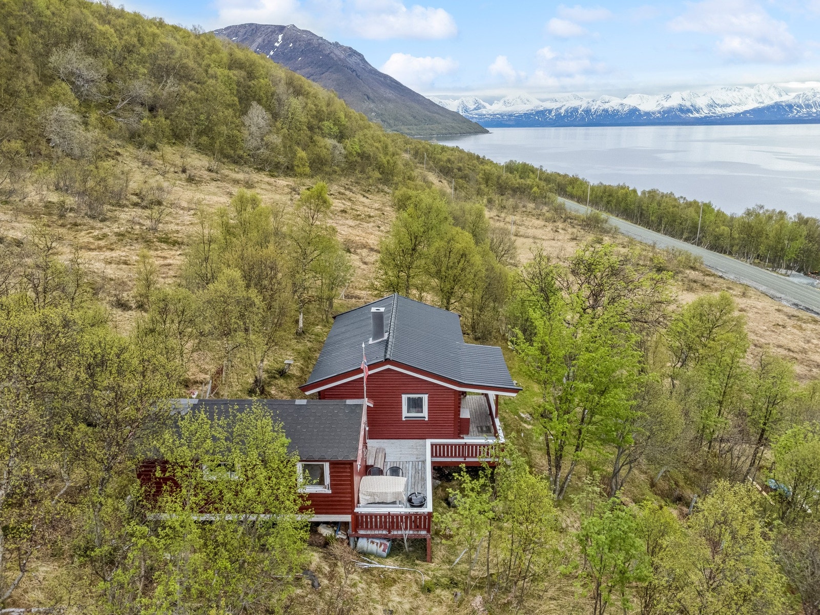 Velkommen til Grøtnesveien, koselig hytte på naturskjønne Reinøya, presentert av Trude hos Eiendomsmegler 1 Galleribilde