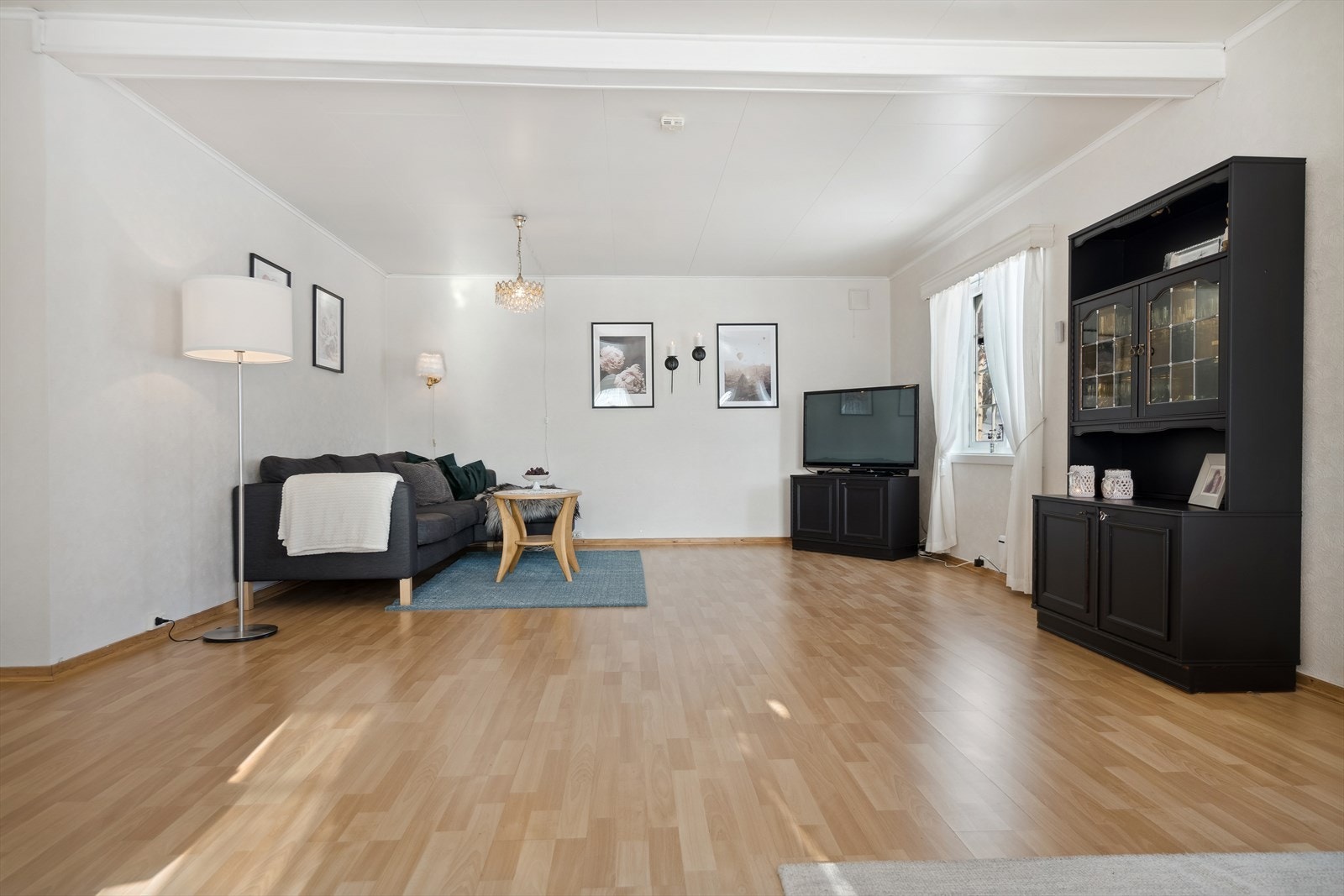 Det er plass til flere sittegrupper og spisegruppe Galleribilde