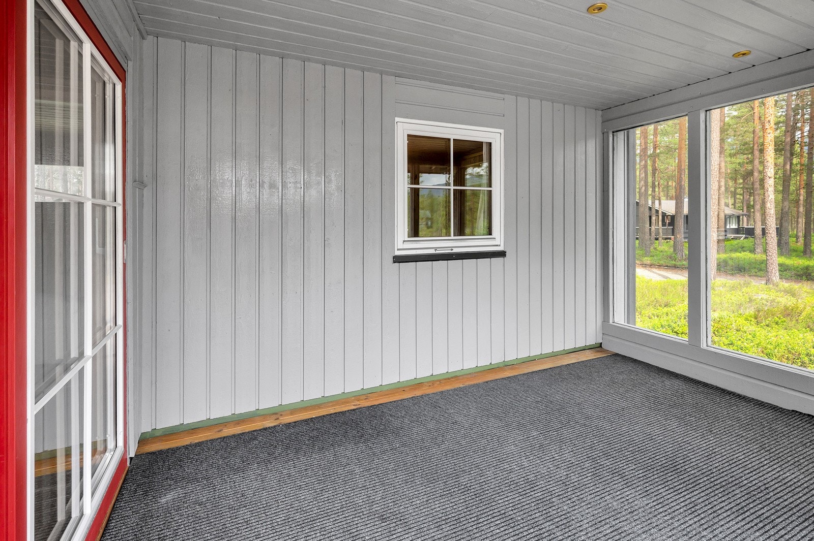 Utestuen gjør at man har mulighet til å sitte "ute" hele dagen Galleribilde