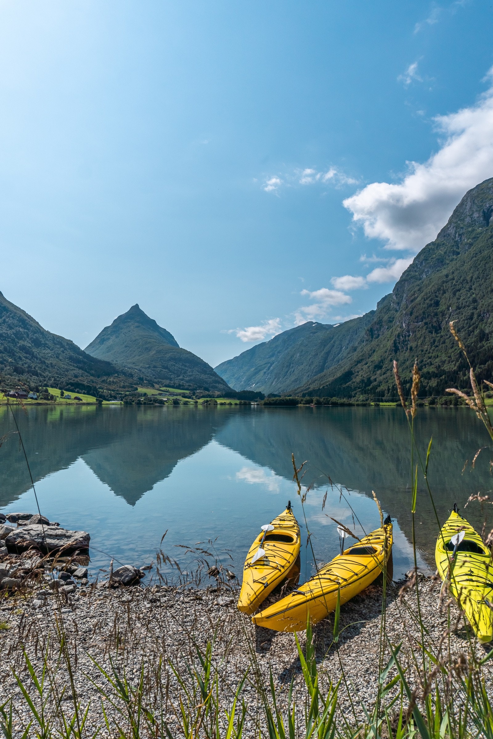 Aktivitetar er tilrettelagt både for sommar og vinter i Sandane. Galleribilde
