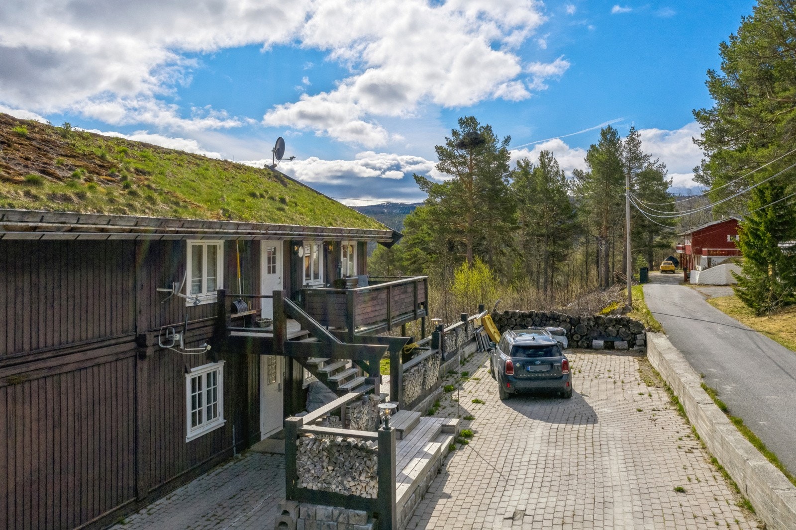 Leiligheten har flott beliggenhet med kort vei til alt man måtte trenge. Galleribilde