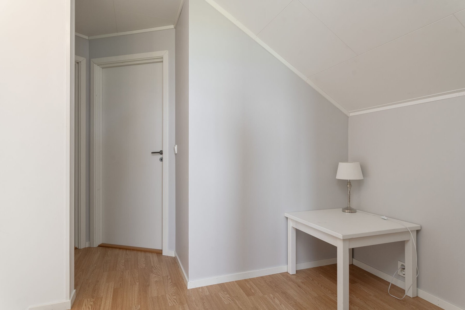 Fra gangen i 2. etasje er det adkomst til 3 soverom Galleribilde