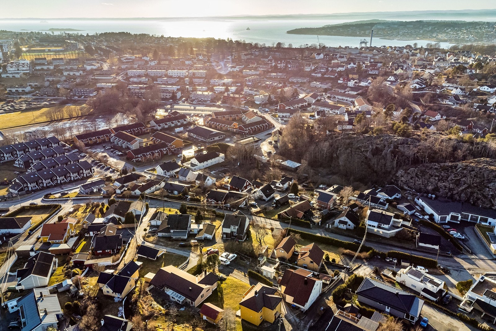 På Ørejordet like ved finnes et større aktivitetsområde med fotballbaner, BMX-bane, skøytebane og ishall. Galleribilde