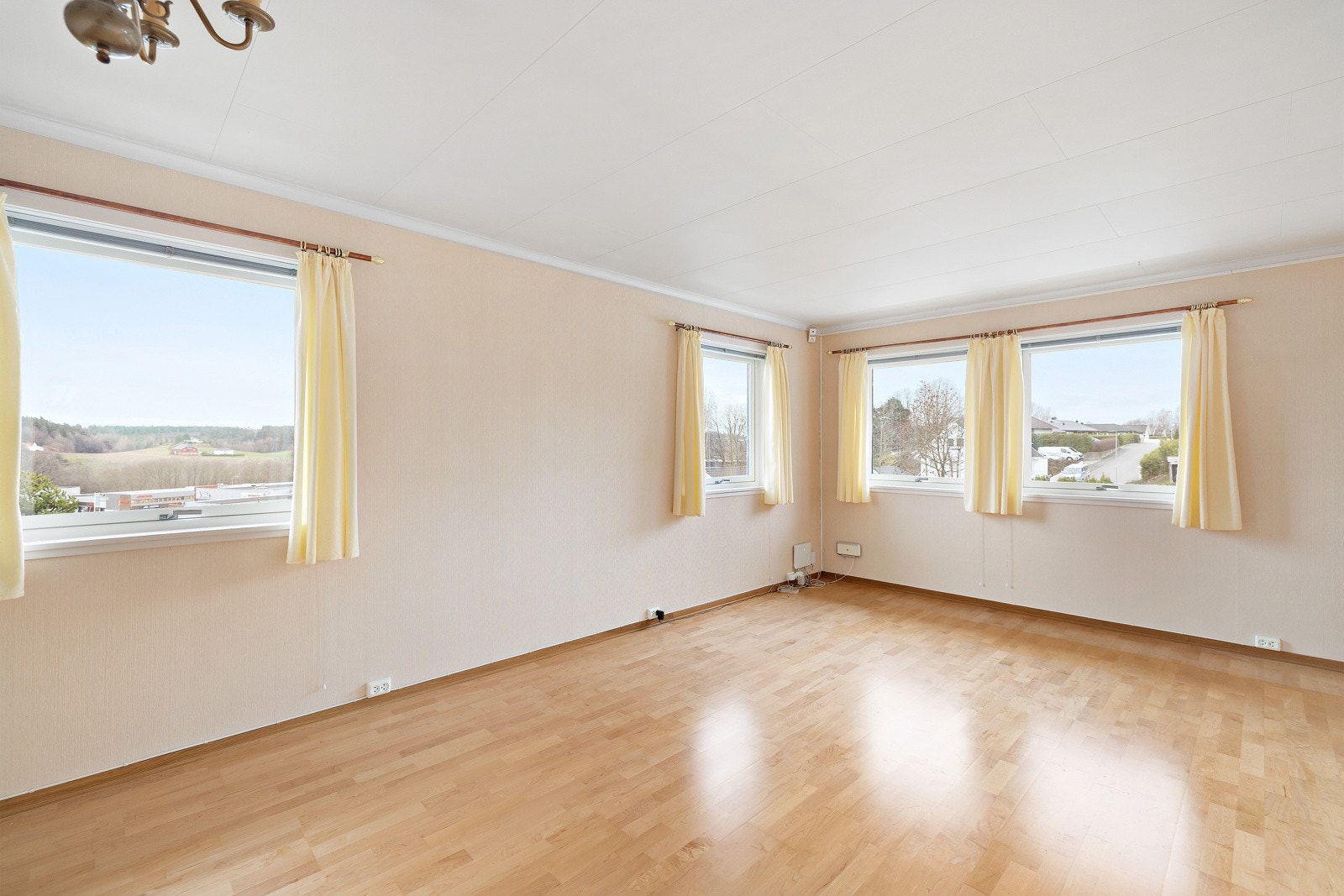 Stuen er i tilbygget del fra 1997 Galleribilde