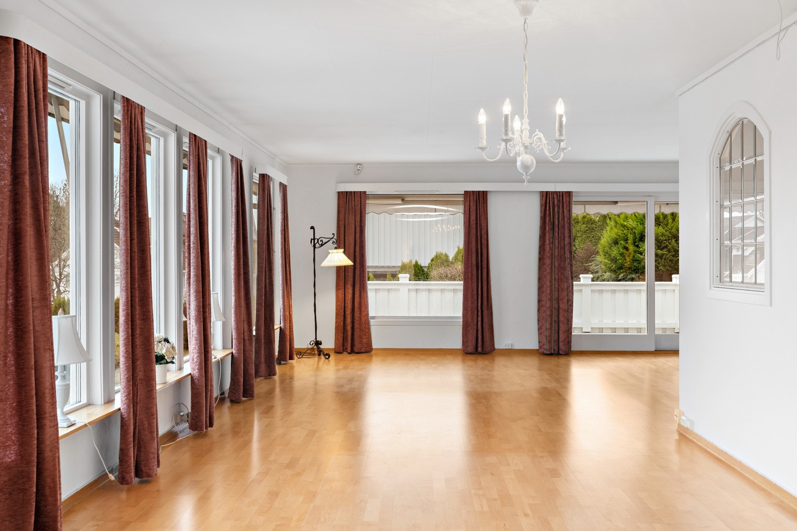 Utgang til terrasse fra stuen Galleribilde