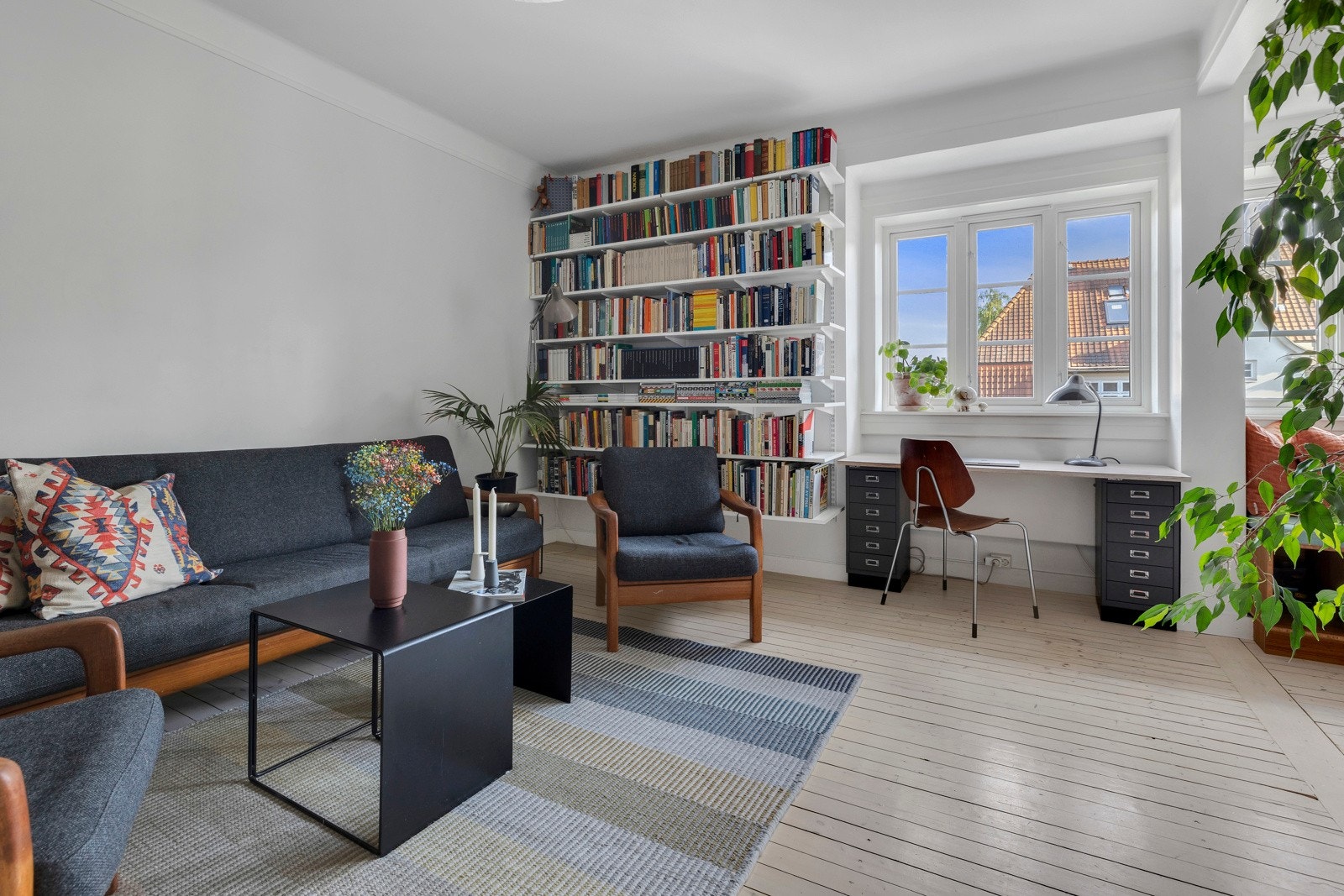 Det er originale tregulv på hovedplan, som ligger i tredje etasje. Galleribilde