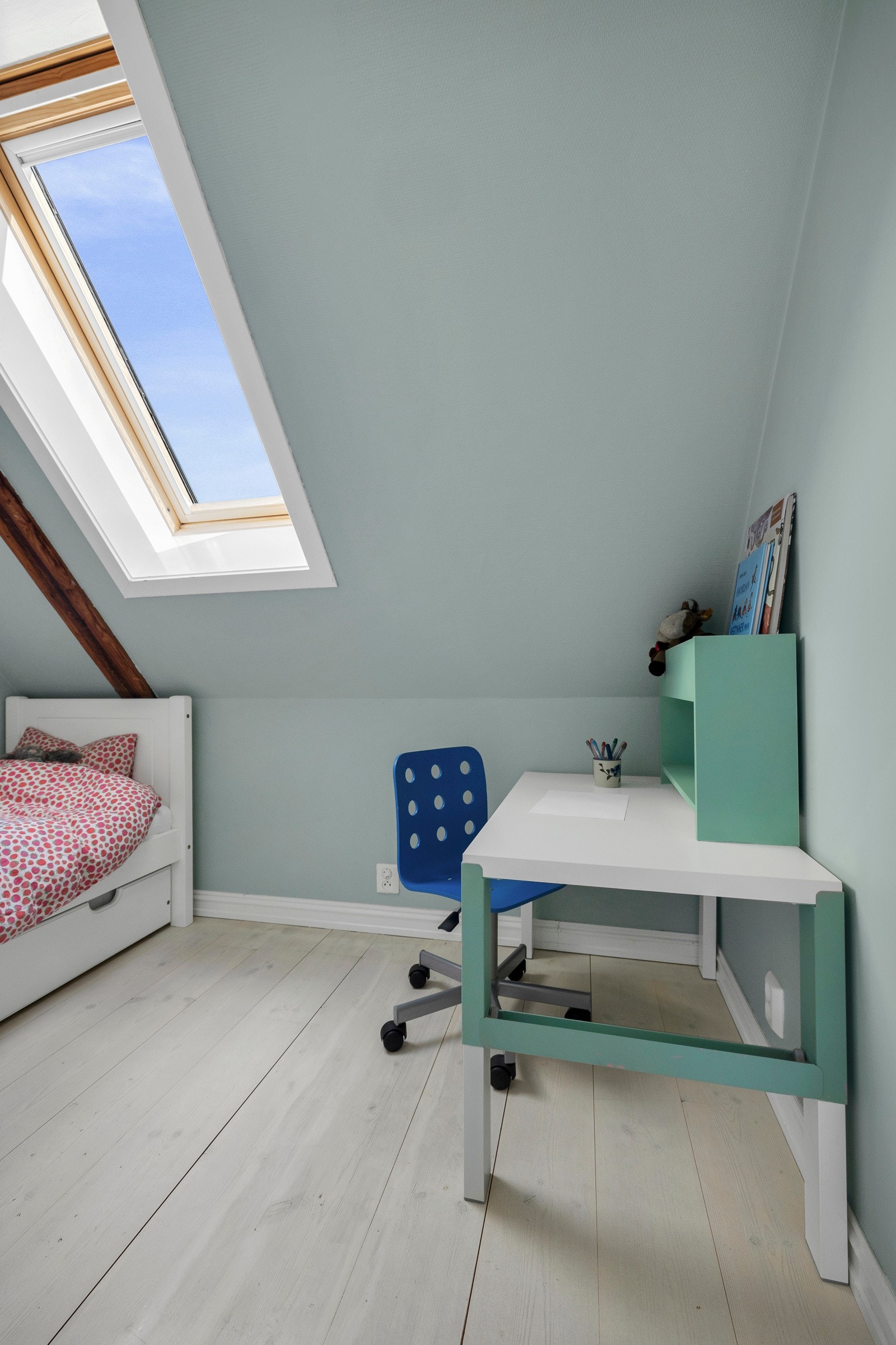 Gulvet er lagt i nyere tid med tregulv. Galleribilde