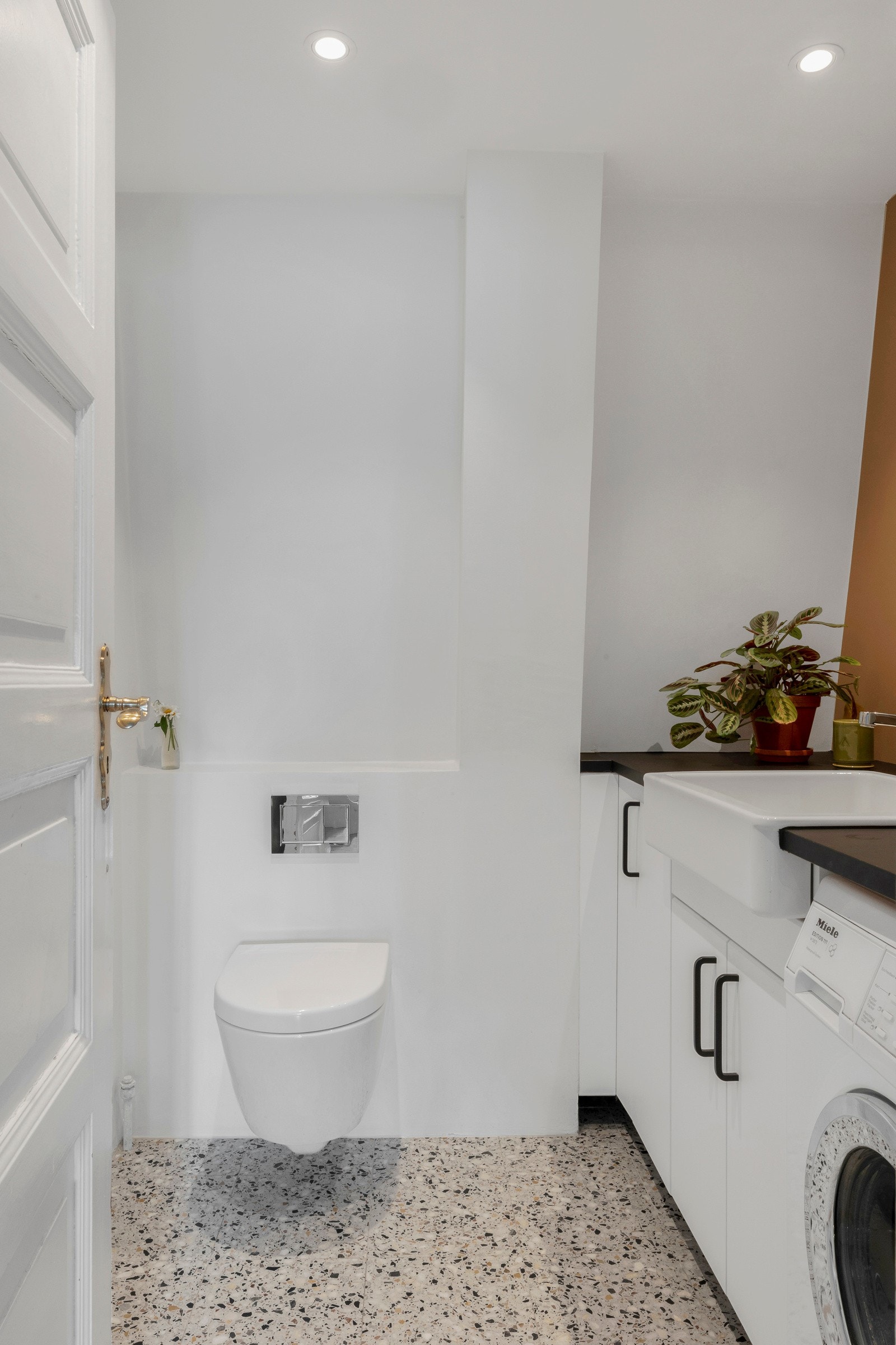 På hovedplan ligger et kombinert vaskerom/toalettrom. Galleribilde