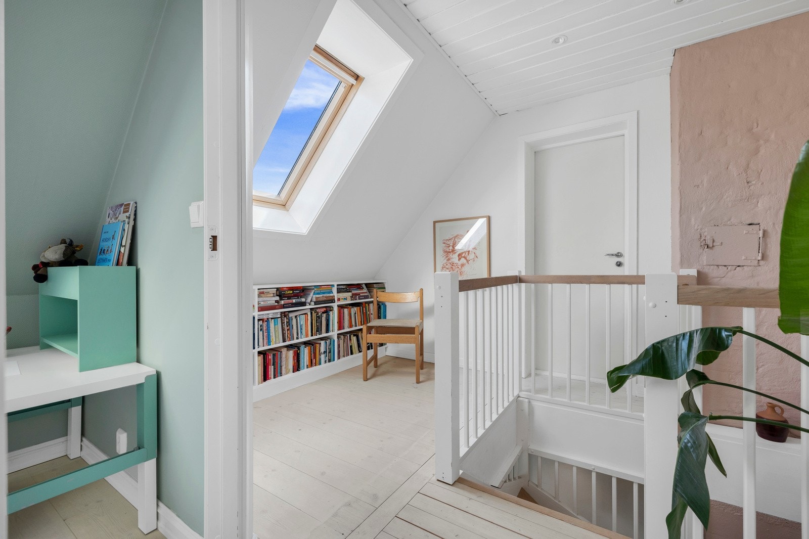 Takhøyden i trappegangen er ca. 2,36 meter. Galleribilde