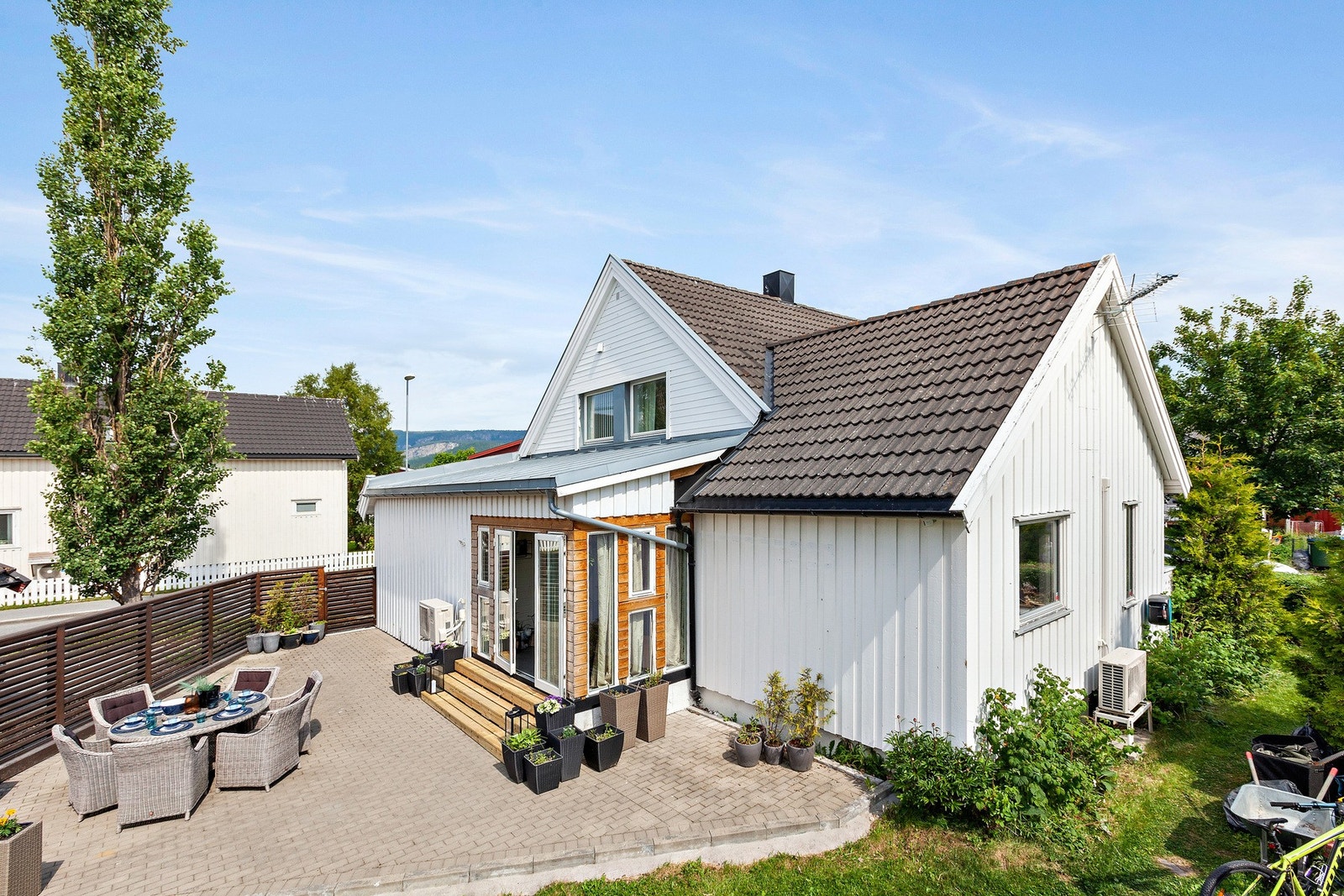 Enebolig med meget sentral beliggenhet og gangavstand til "alt" Galleribilde