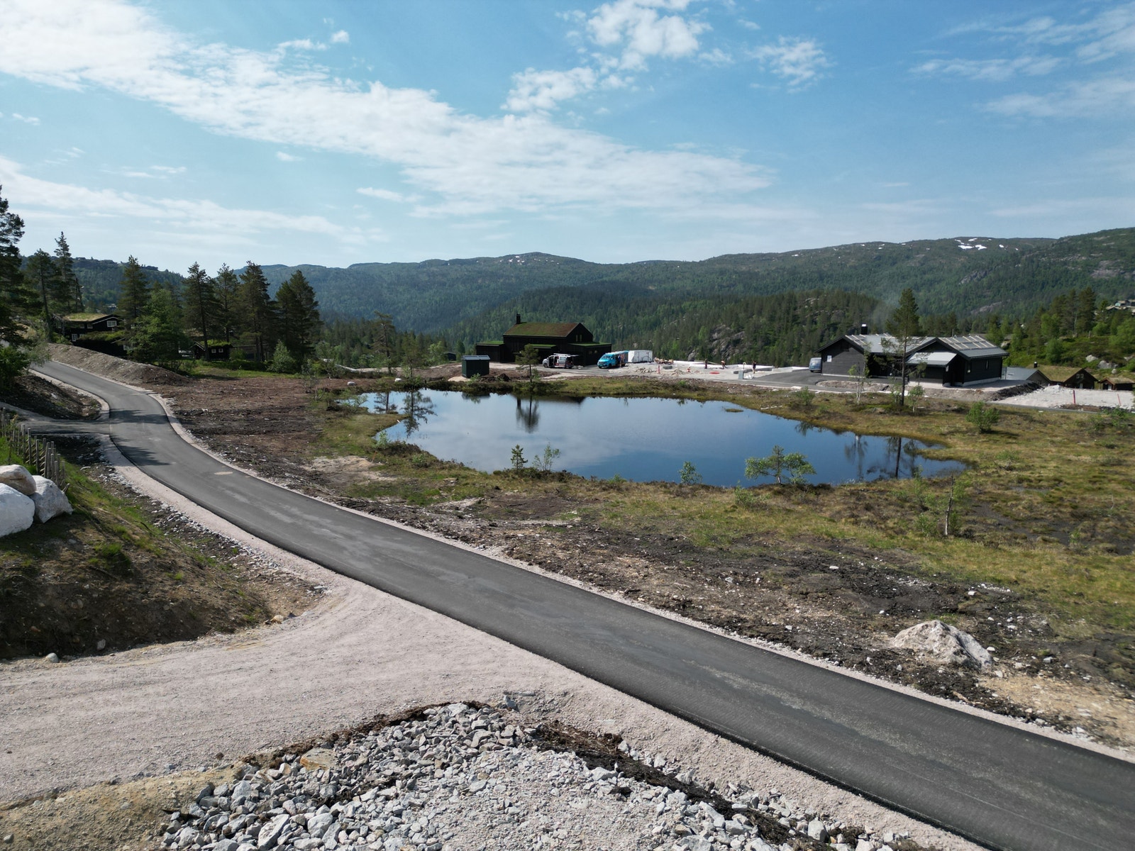 Solrike tomter Galleribilde