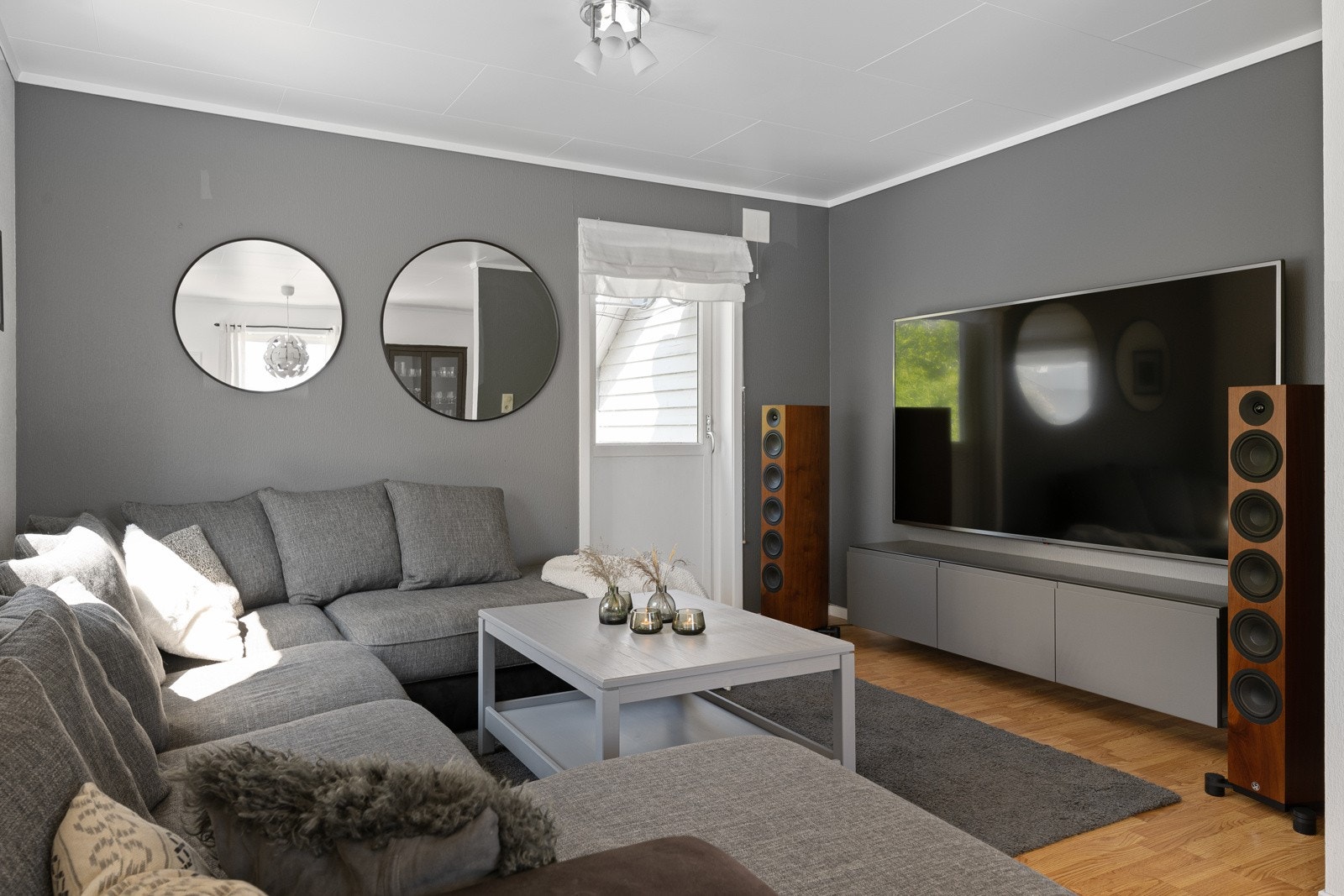 Stue med utgang til terrasse. Galleribilde