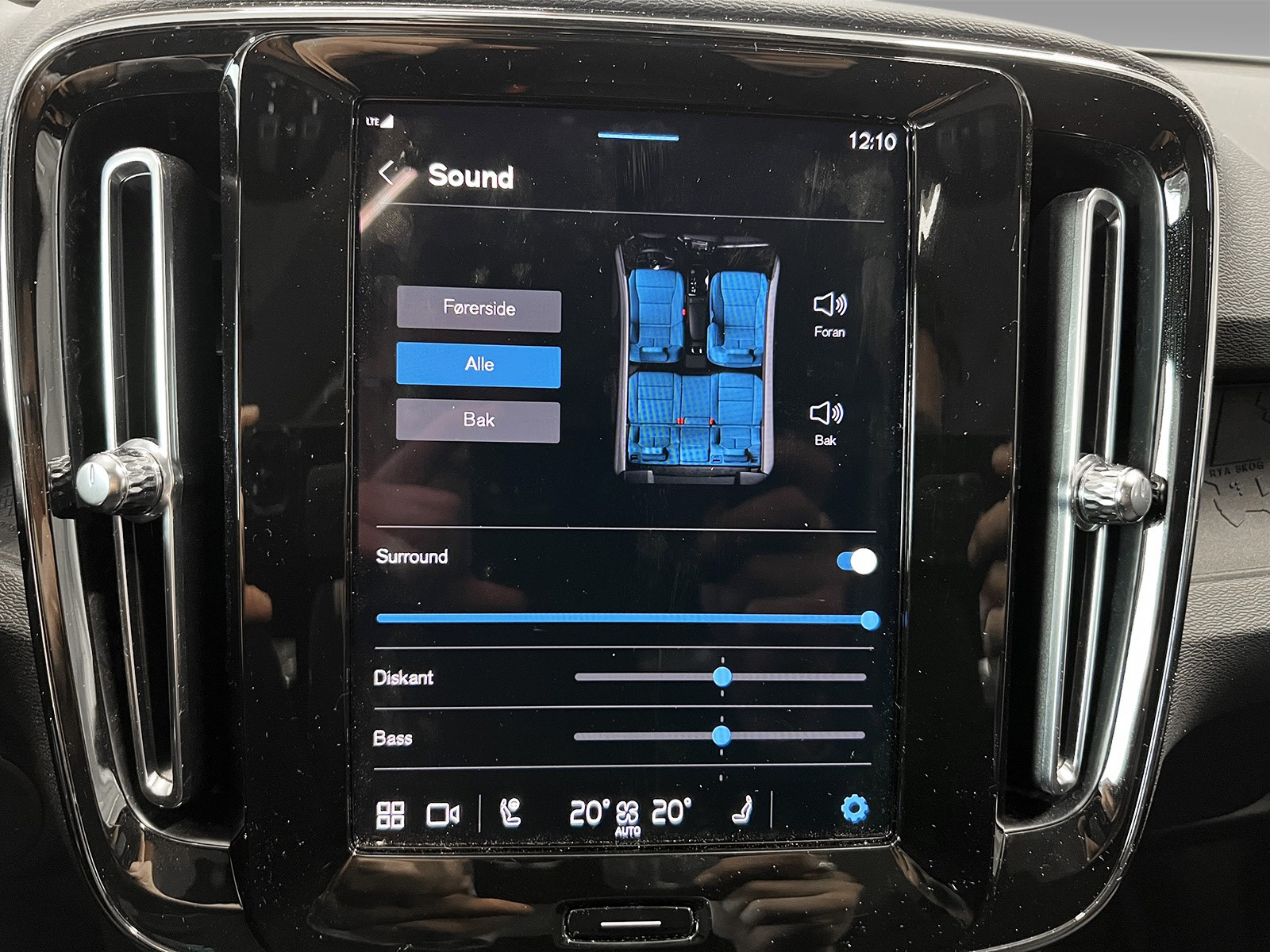 Premium lydopplevelse fra Harman/kardon.