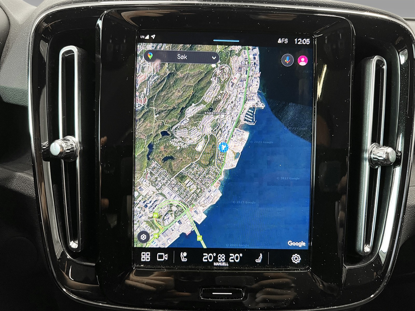 Google maps, med satelittfunksjon.