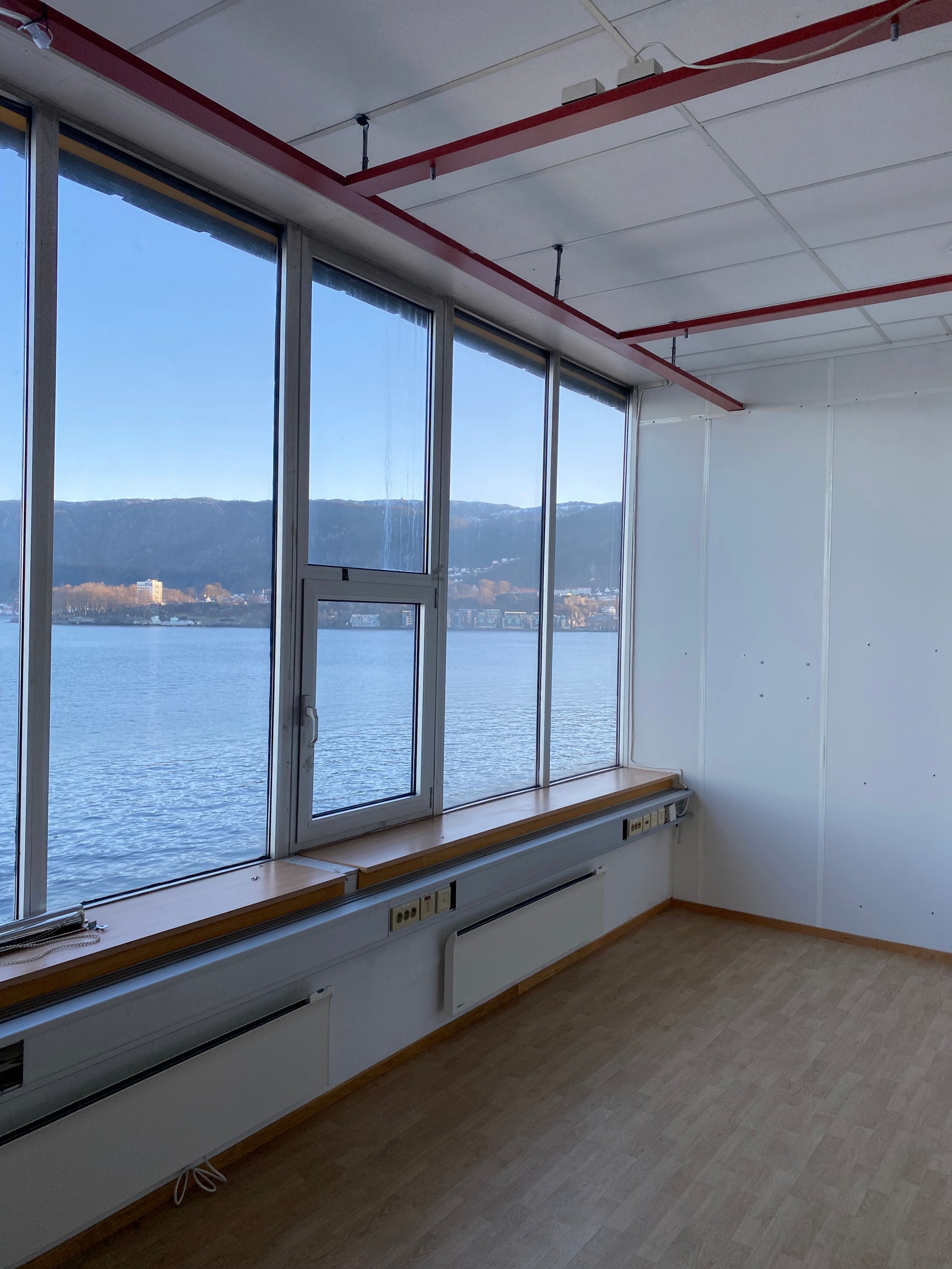 Utsikt over byfjorden Galleribilde