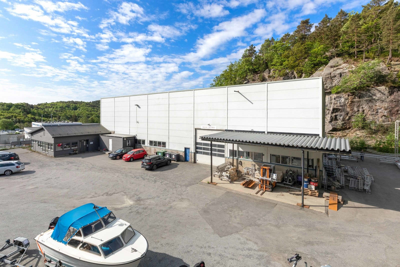 Vaskeplass med sluk under tak Galleribilde