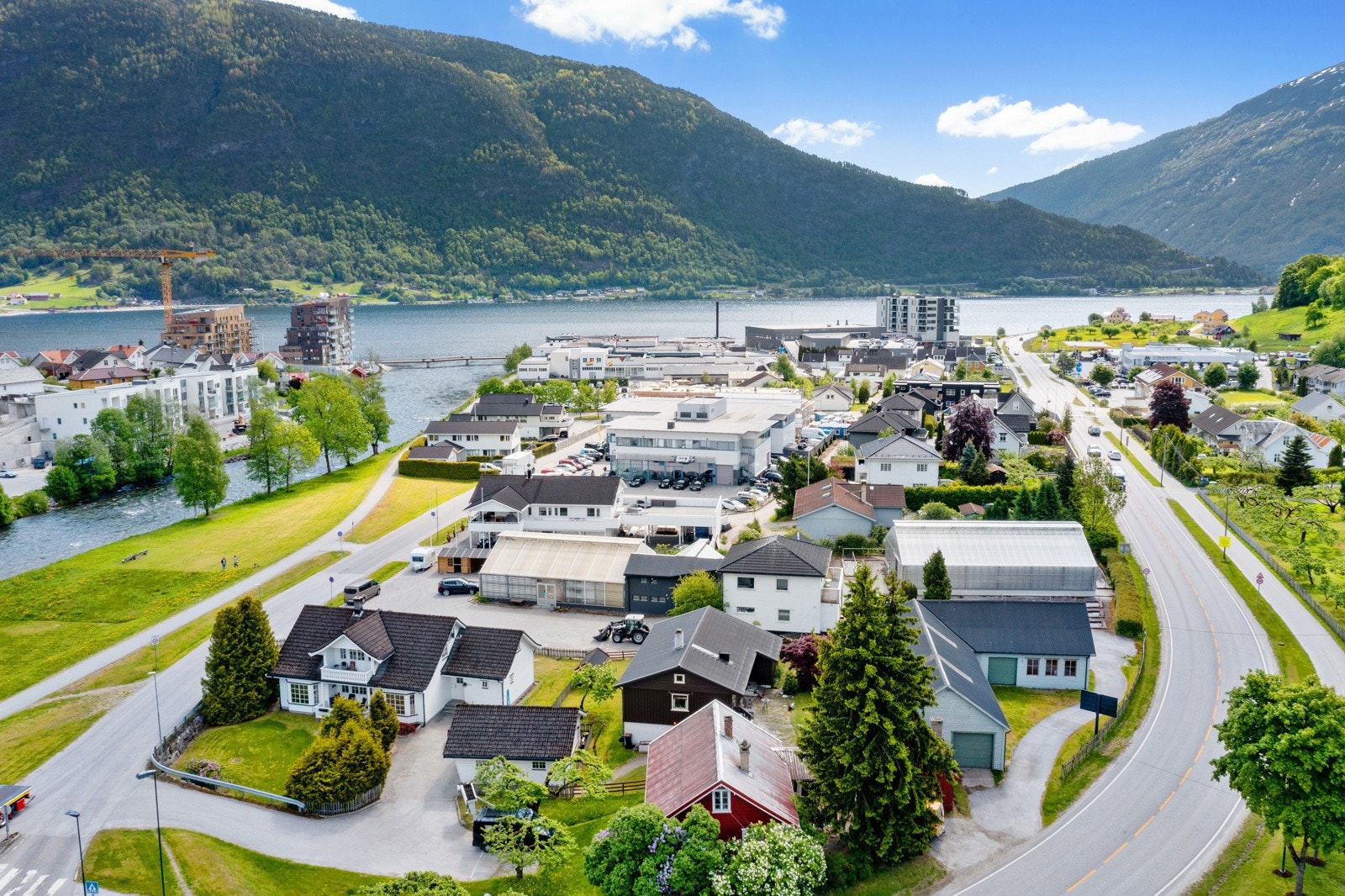 Dette er ein spesiell eigedom med utviklingspotensiale sentralt i Sogndal! Galleribilde