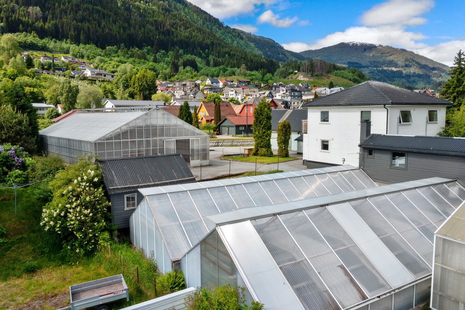 Samla areal på bygningsmassen er på BRA 851m2. Galleribilde