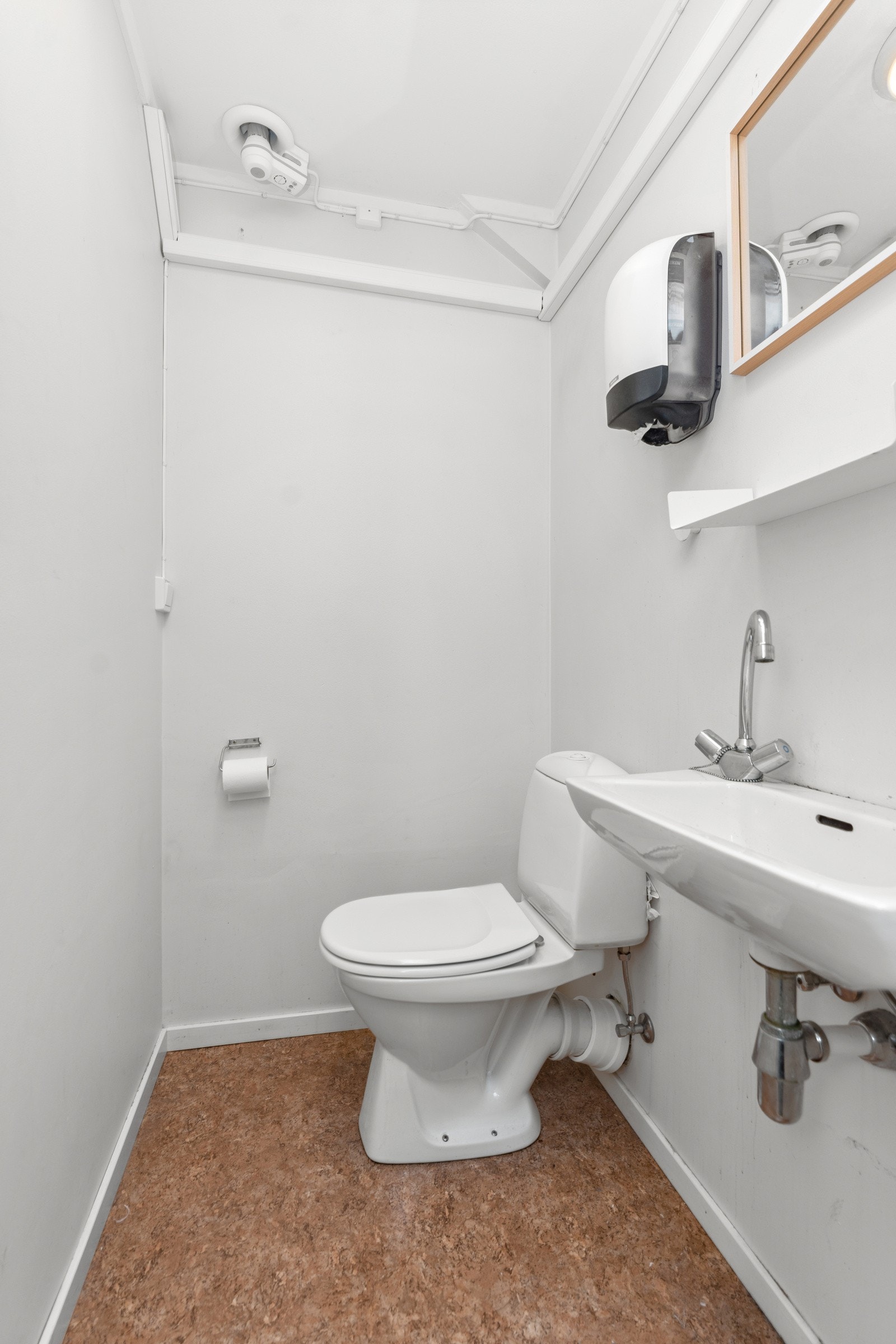 Eget wc i tilknytning til kontor II. Galleribilde
