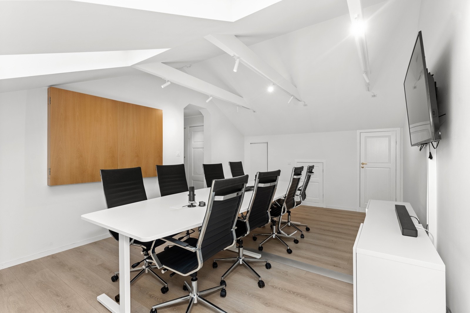 Moderne møterom med fibertilknytning. Galleribilde