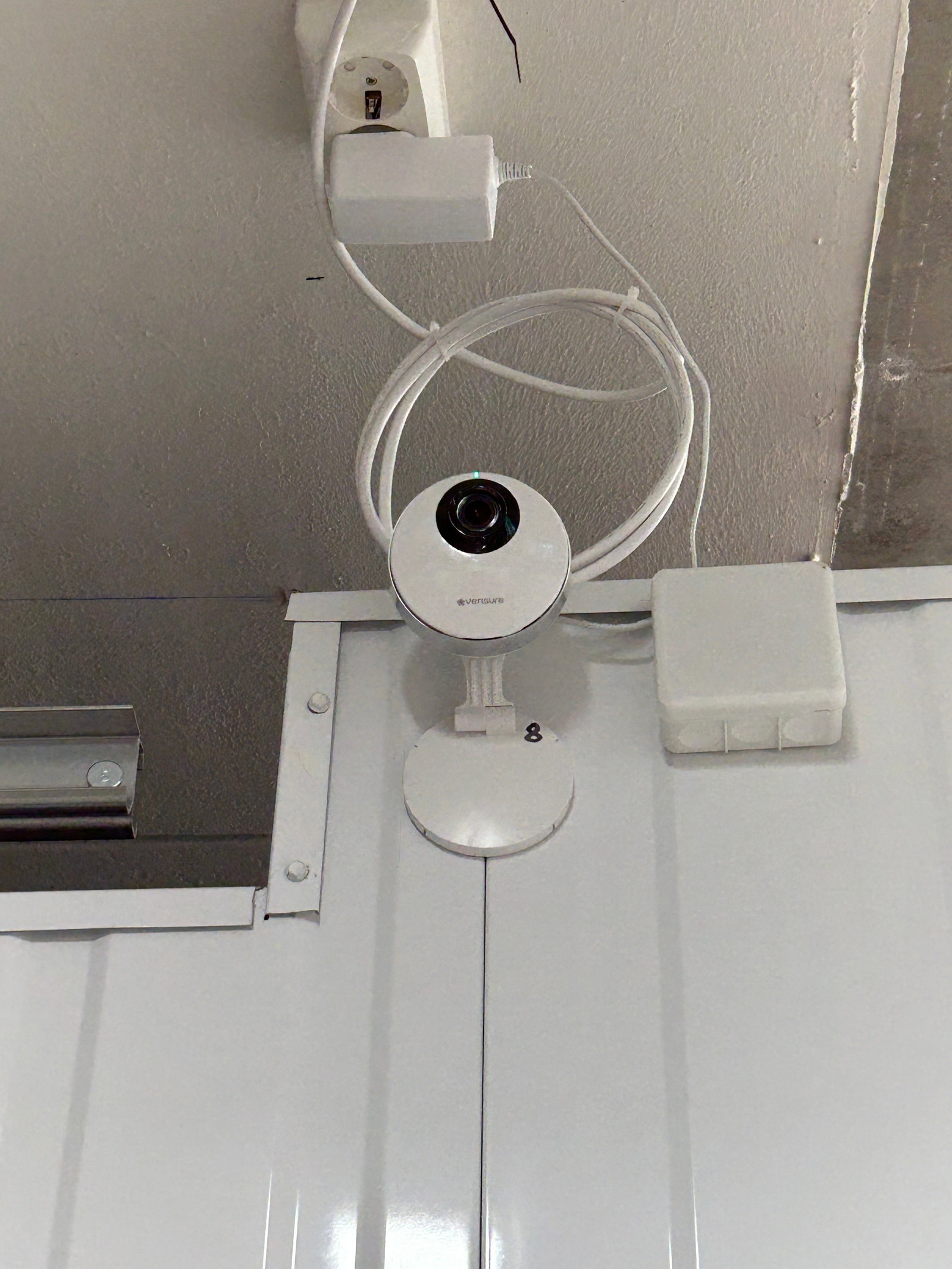 Kameraovervåket, alarm, varme. Galleribilde