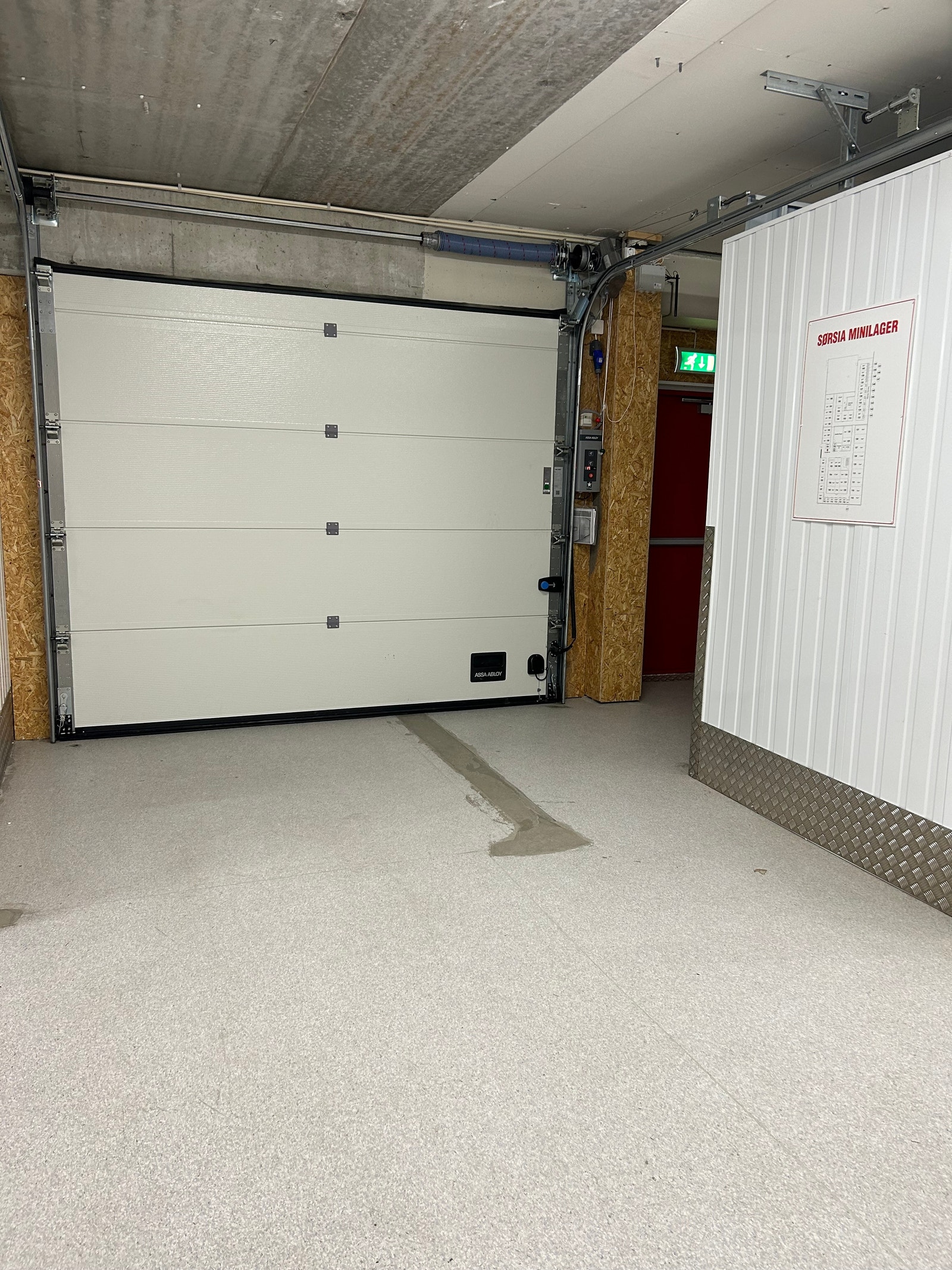 Hovedport sett fra innsiden Galleribilde