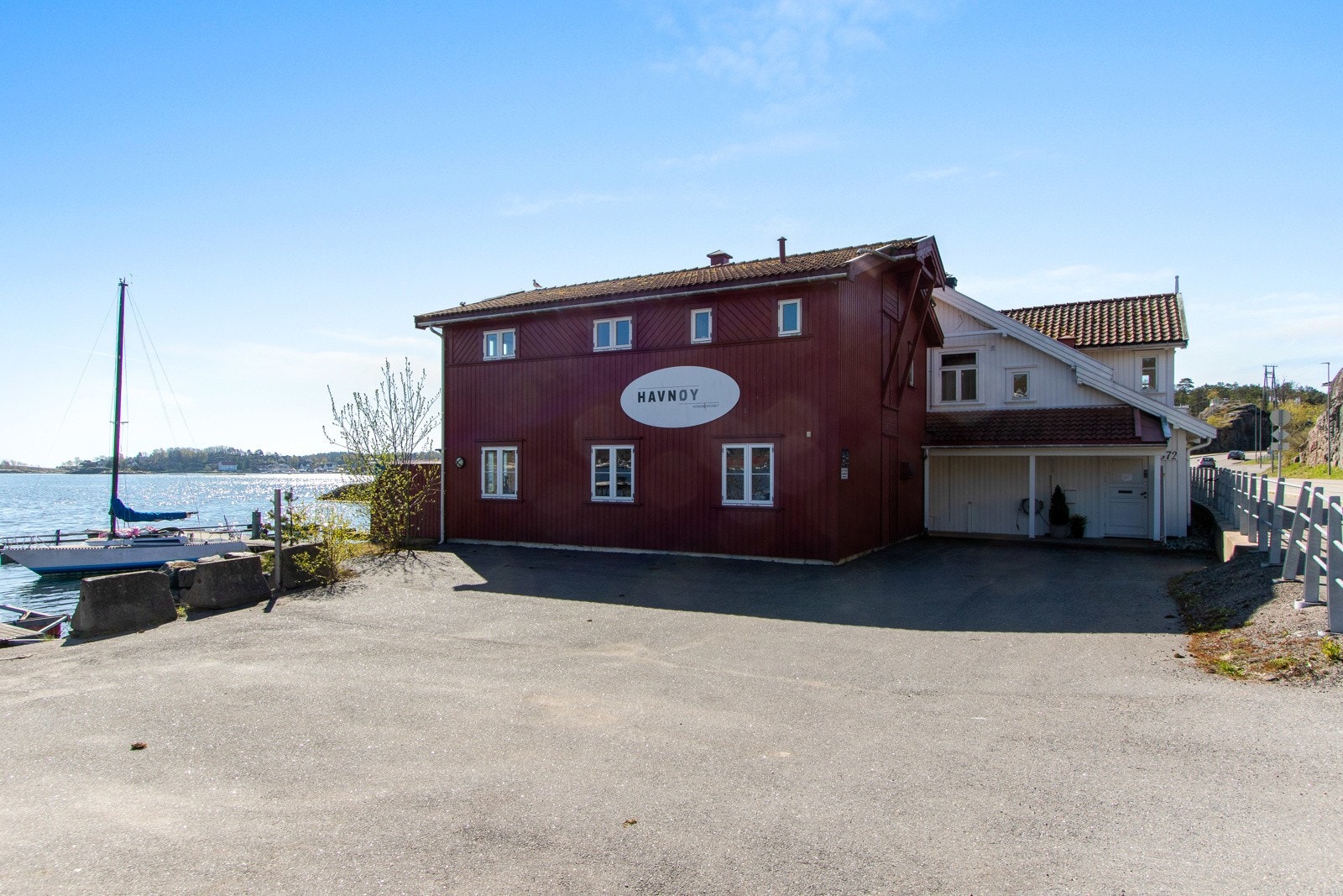 Biloppstillingsplasser ved sjøboden Galleribilde