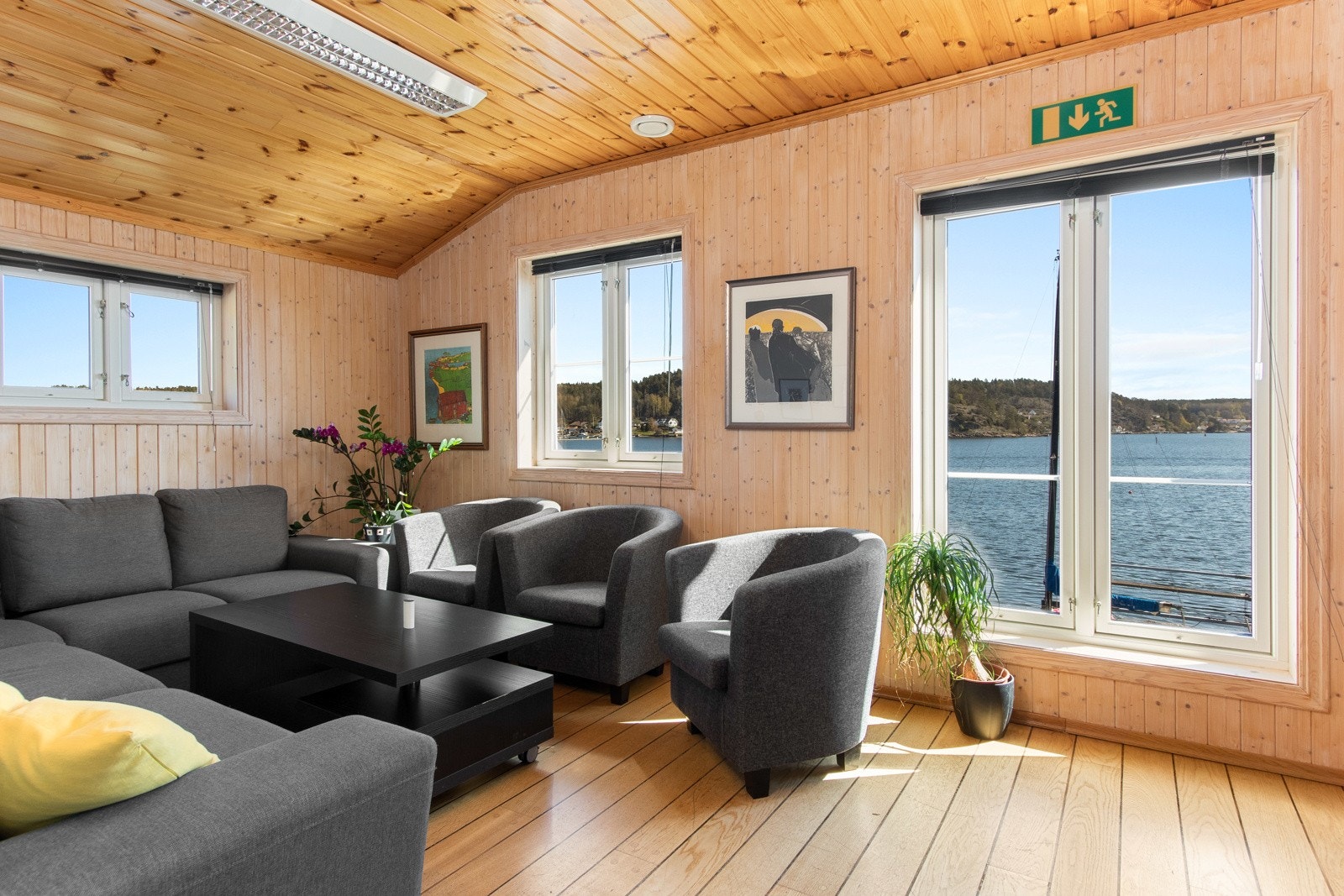 Kontor sjøboden Galleribilde