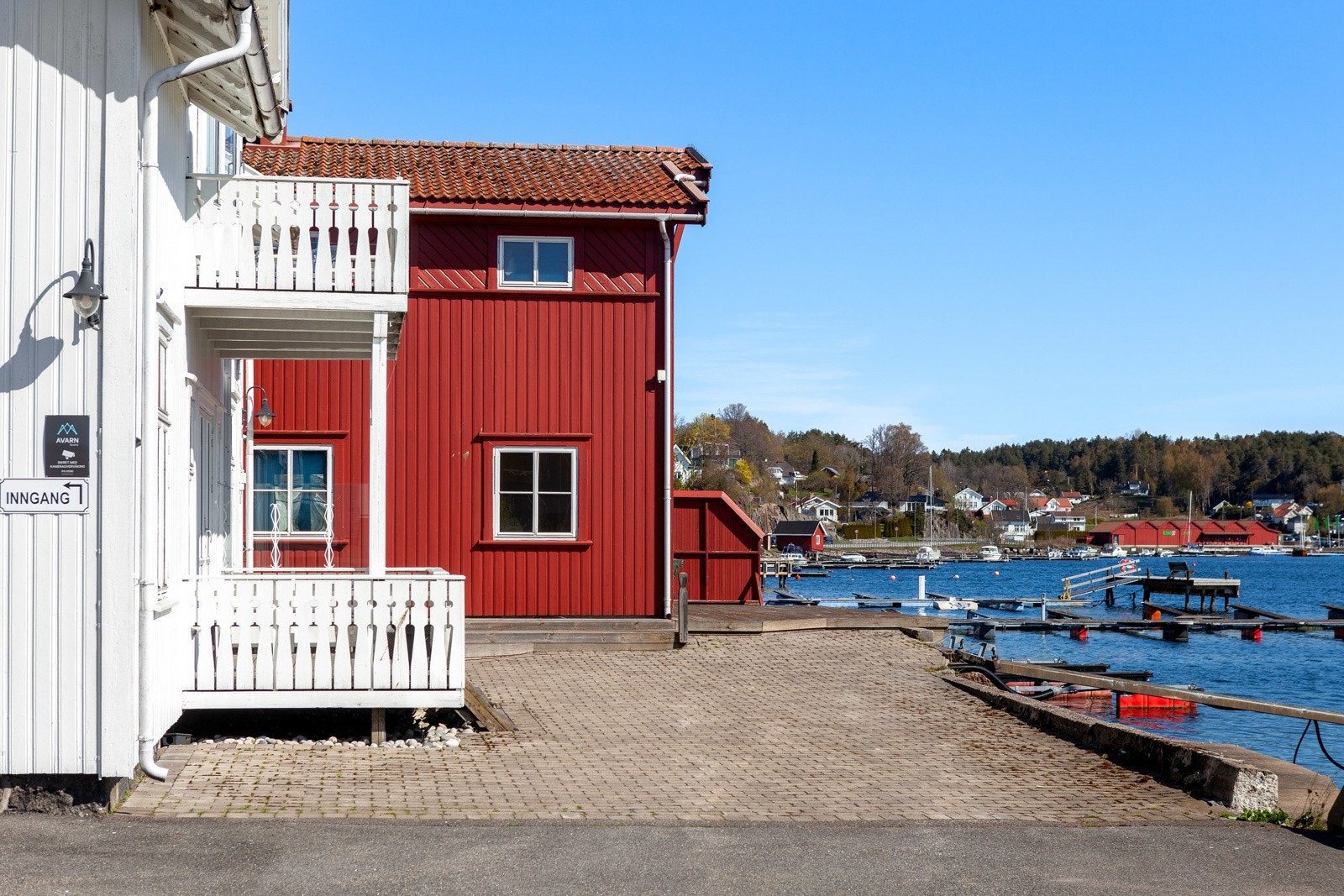 Uteplass mot sjøen Galleribilde