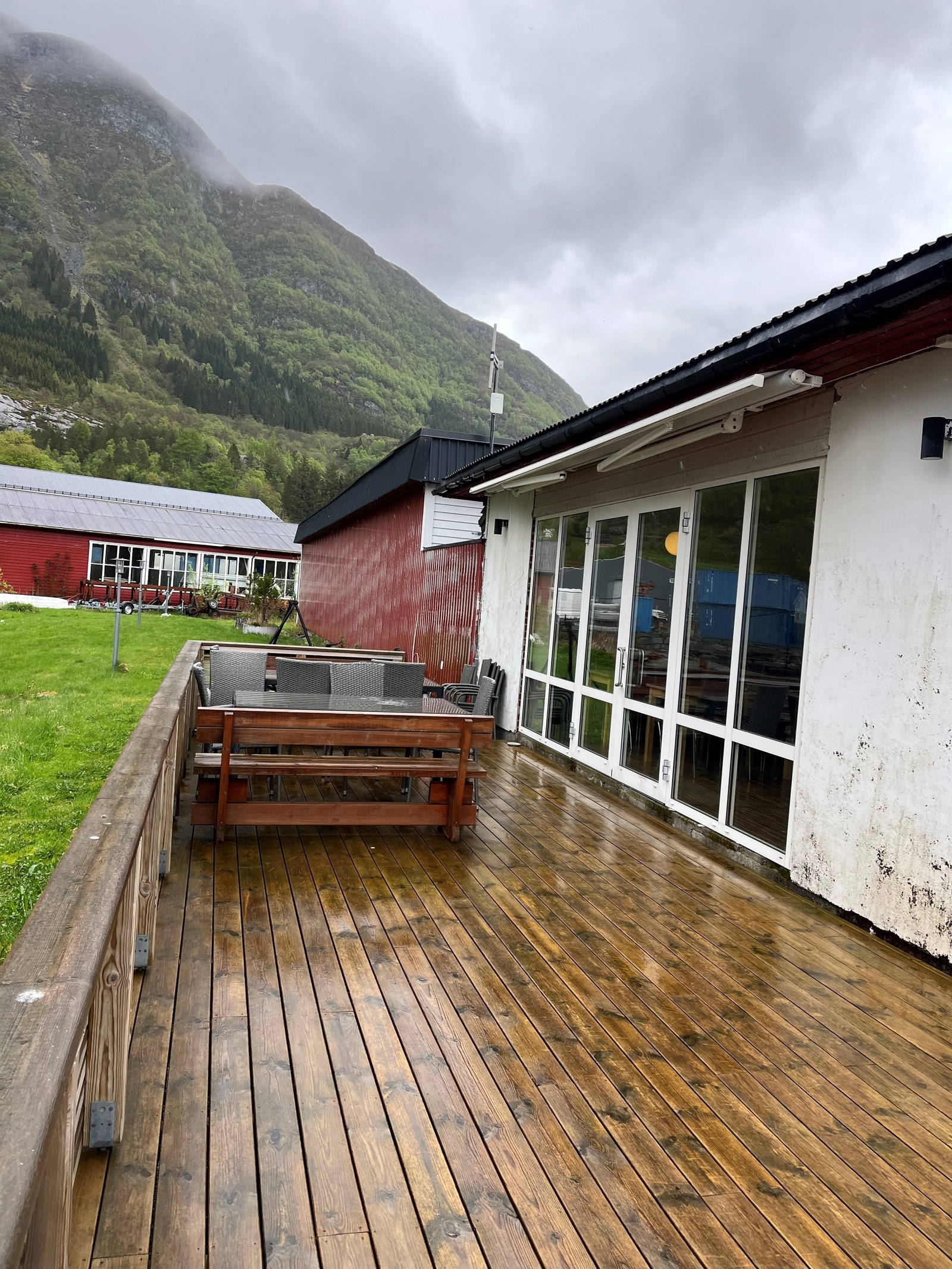 Terasse mot sjø Galleribilde