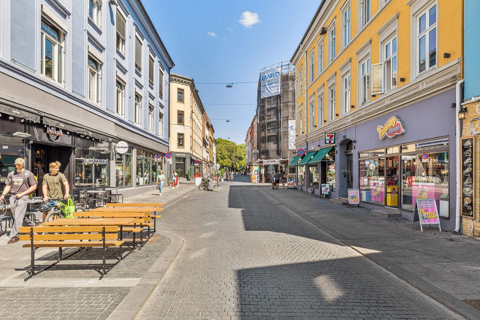 Kontorene har direkte utgang til Torggatas som er Oslos tredje største handlegate. Galleribilde