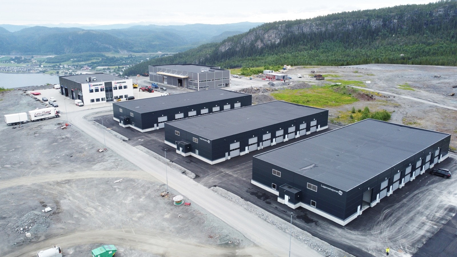 Eksempel: Lagerseksjoner på Sveberg i Malvik kommune (ved Trondheim), ferdig høsten 2021. Galleribilde