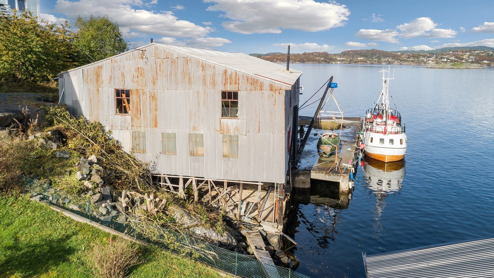 Rehabilitering må påregnes- flere bruksmuligheter- stor dybvannskai på ca. 65 meter. Galleribilde