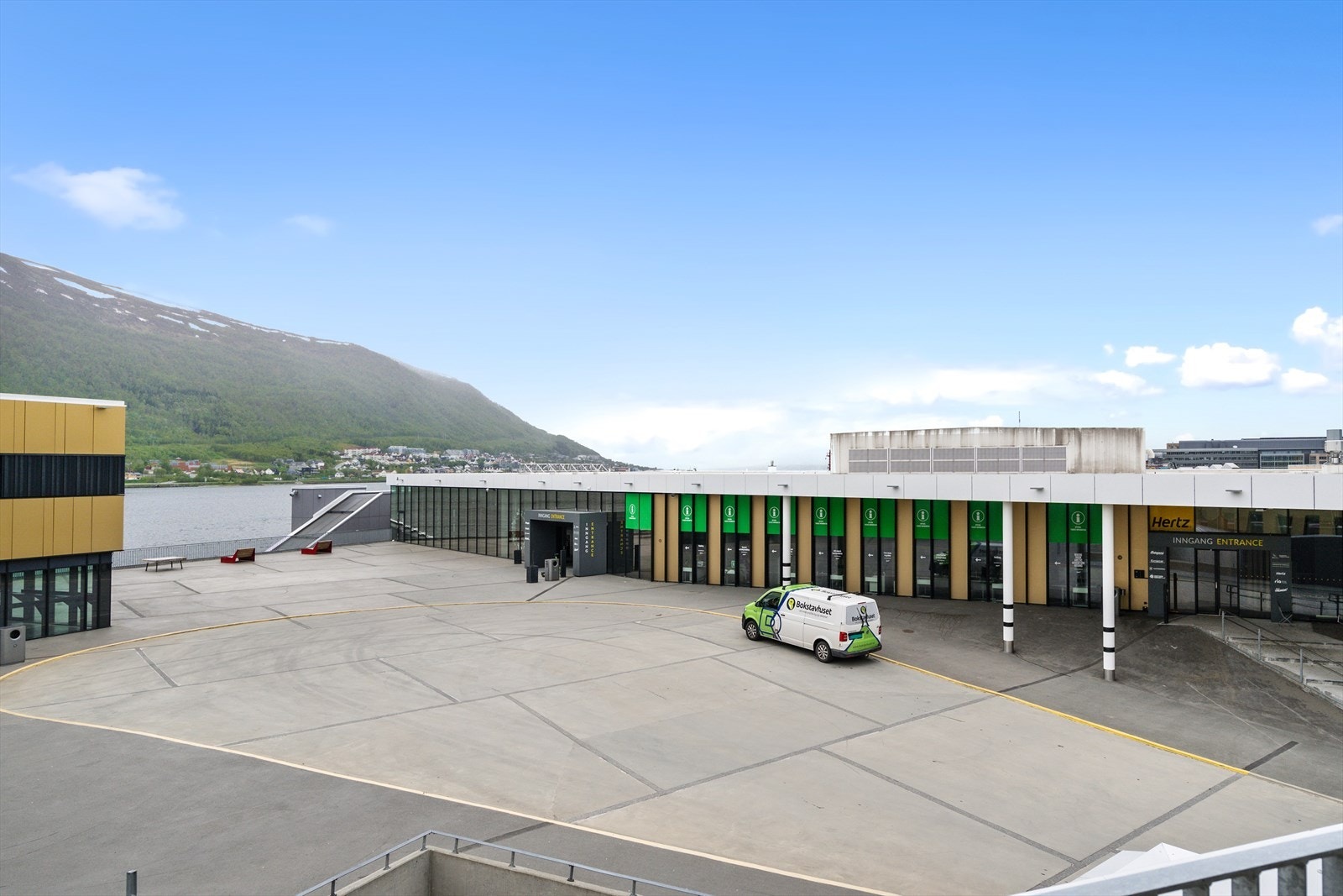 Utsikten fra lunsjbalkongen. Galleribilde