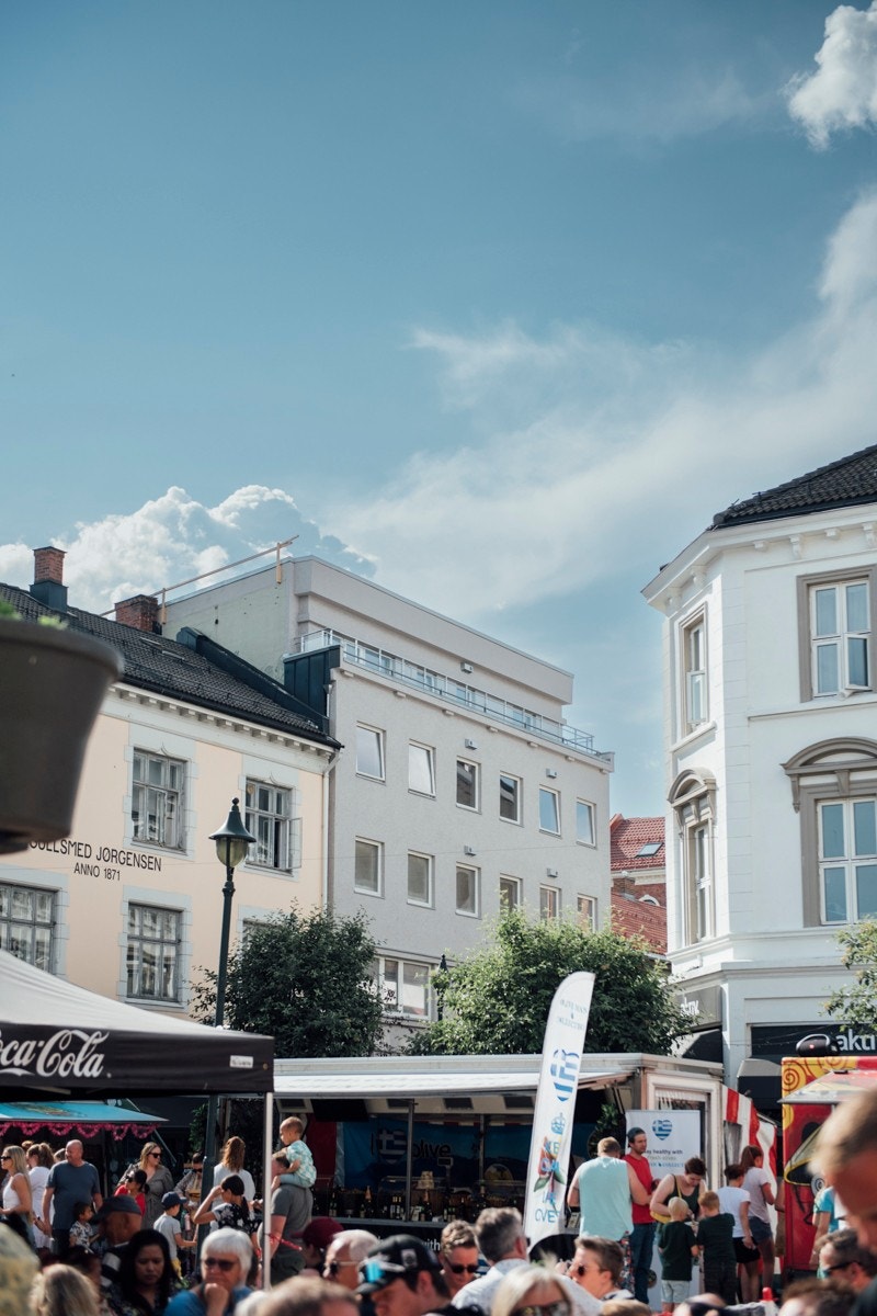 På søndre torv med liv og røre Galleribilde