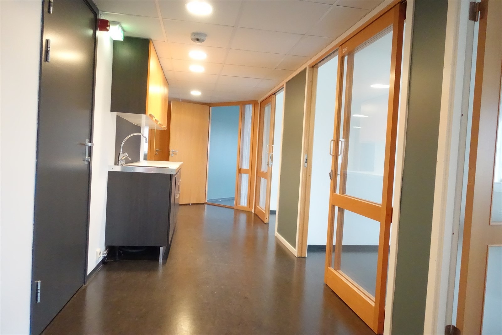 2. etasje gangareal med kjøkkenbenk Galleribilde